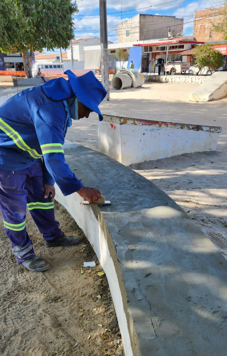 Praça do bairro José e Maria passa por manutenção neste mês de julho em Petrolina 