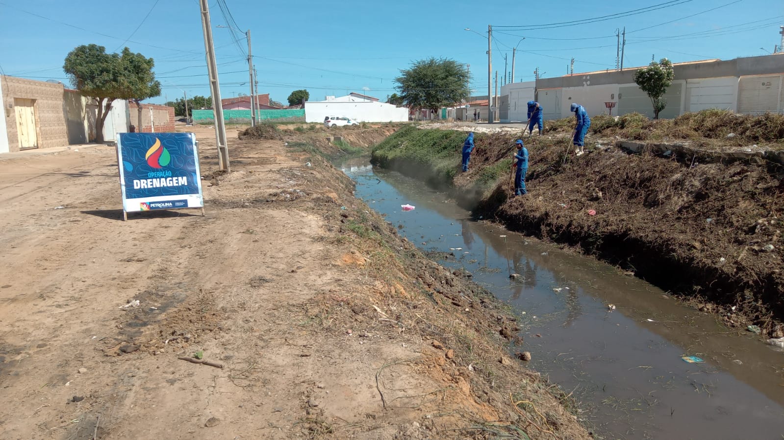 Operação Drenagem atendeu quatro canais de Petrolina nesta semana  