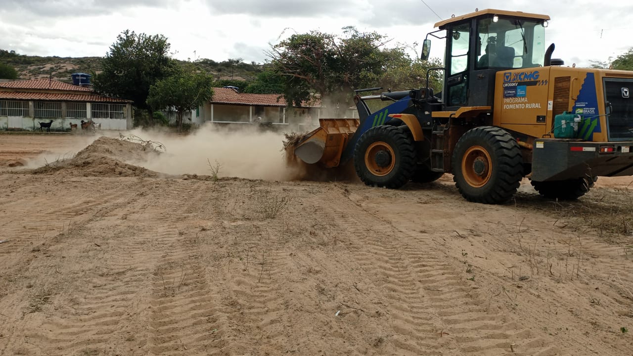 Prefeitura de Petrolina já recuperou mais de 1 mil km de estradas vicinais no primeiro semestre de 2023  