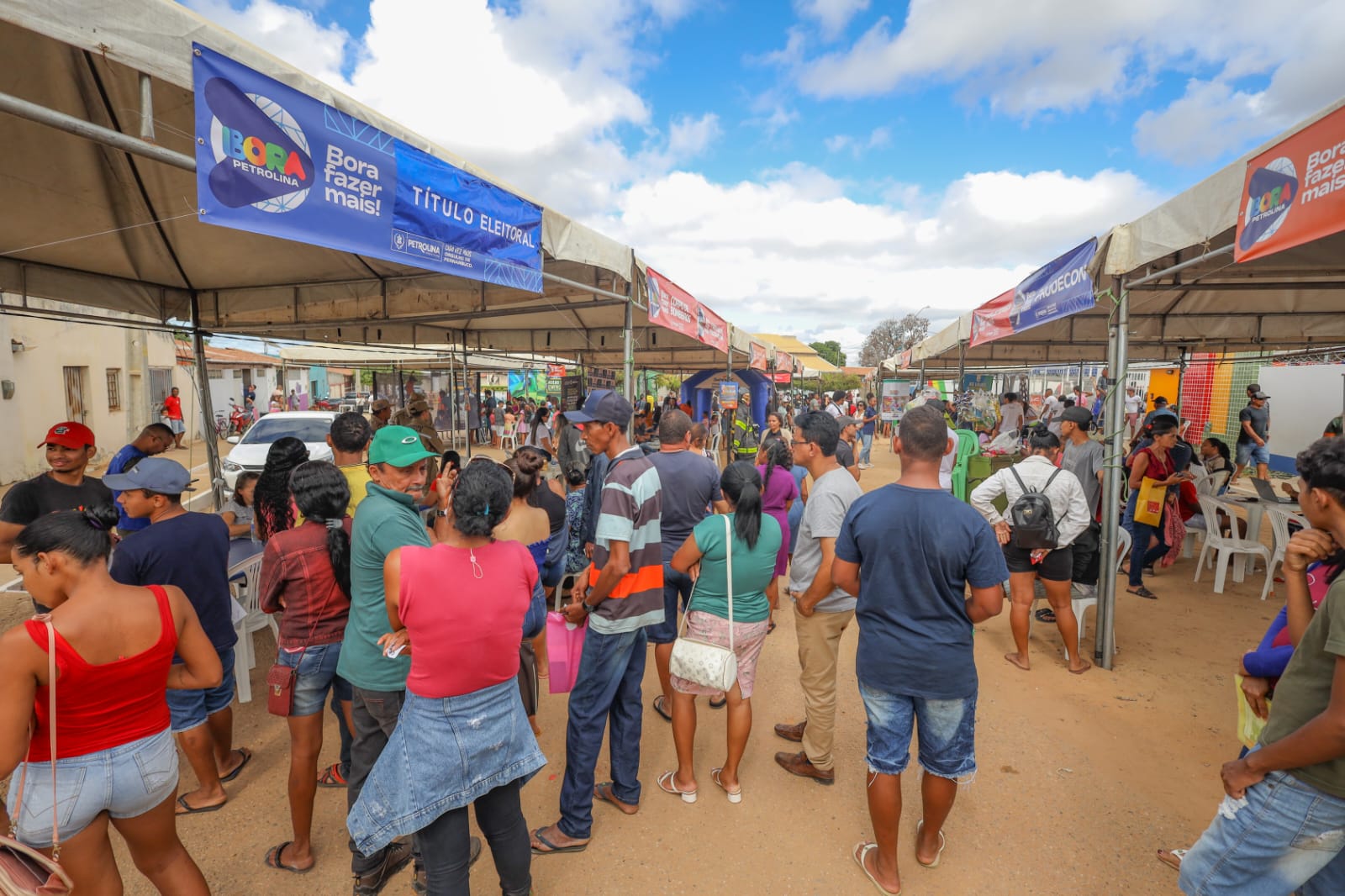 Programa da Prefeitura de Petrolina leva dezenas de serviços para a comunidade de Nova Descoberta