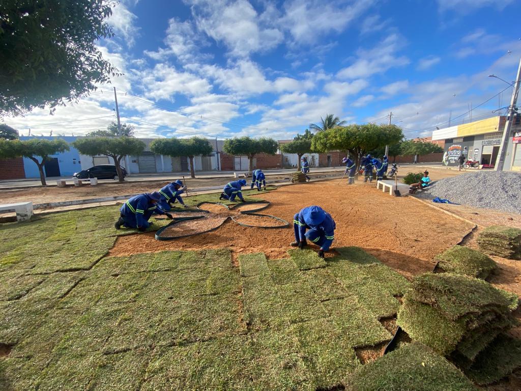 Beneficiando as comunidades, Prefeitura transforma praças e jardins de Petrolina