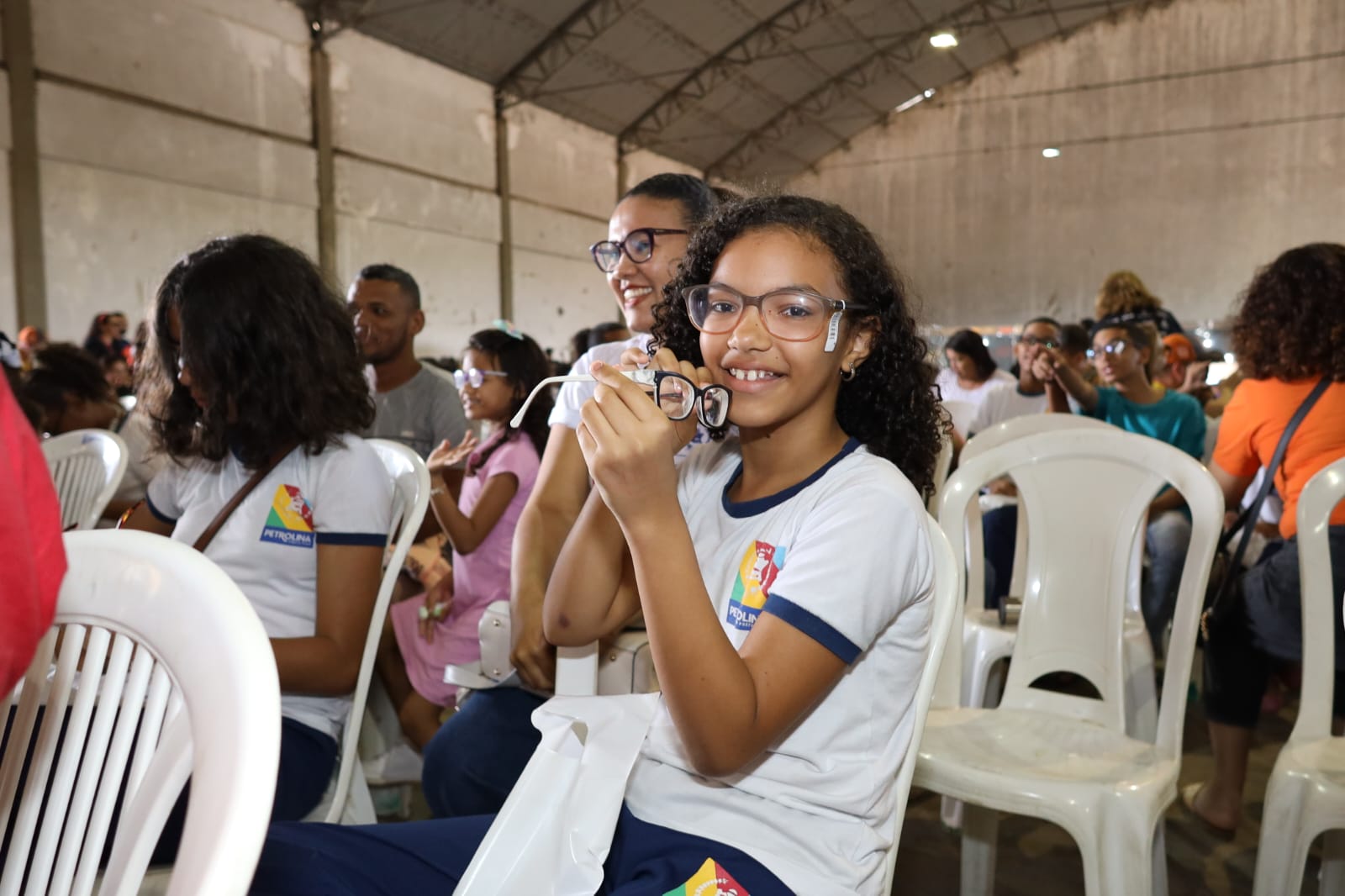 Prefeitura de Petrolina prioriza melhoria no aprendizado dos alunos com entregas de óculos de grau 