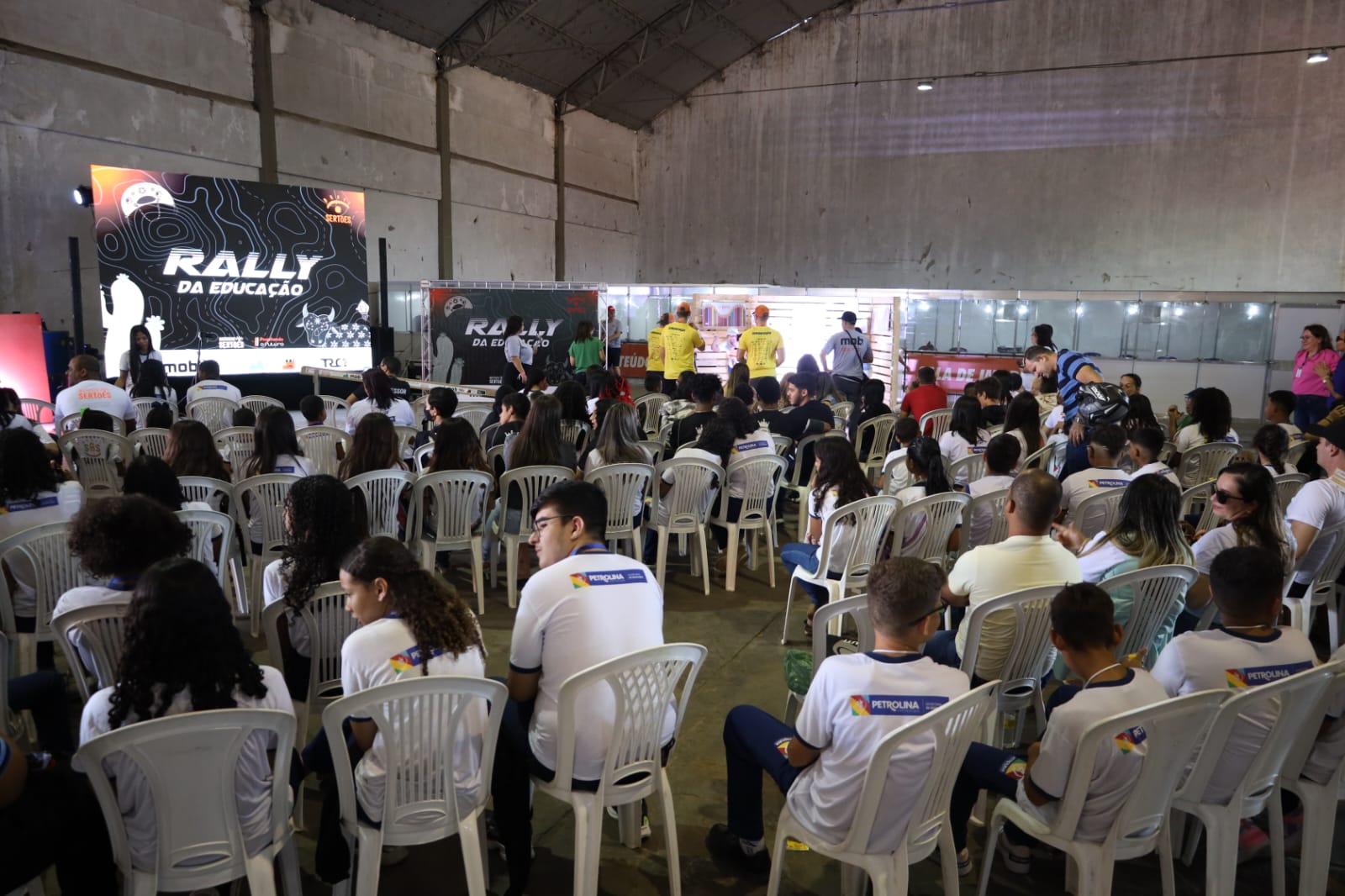 Estudantes da rede municipal dão show de criatividade no Rally da Educação e concurso Artes Sertões 