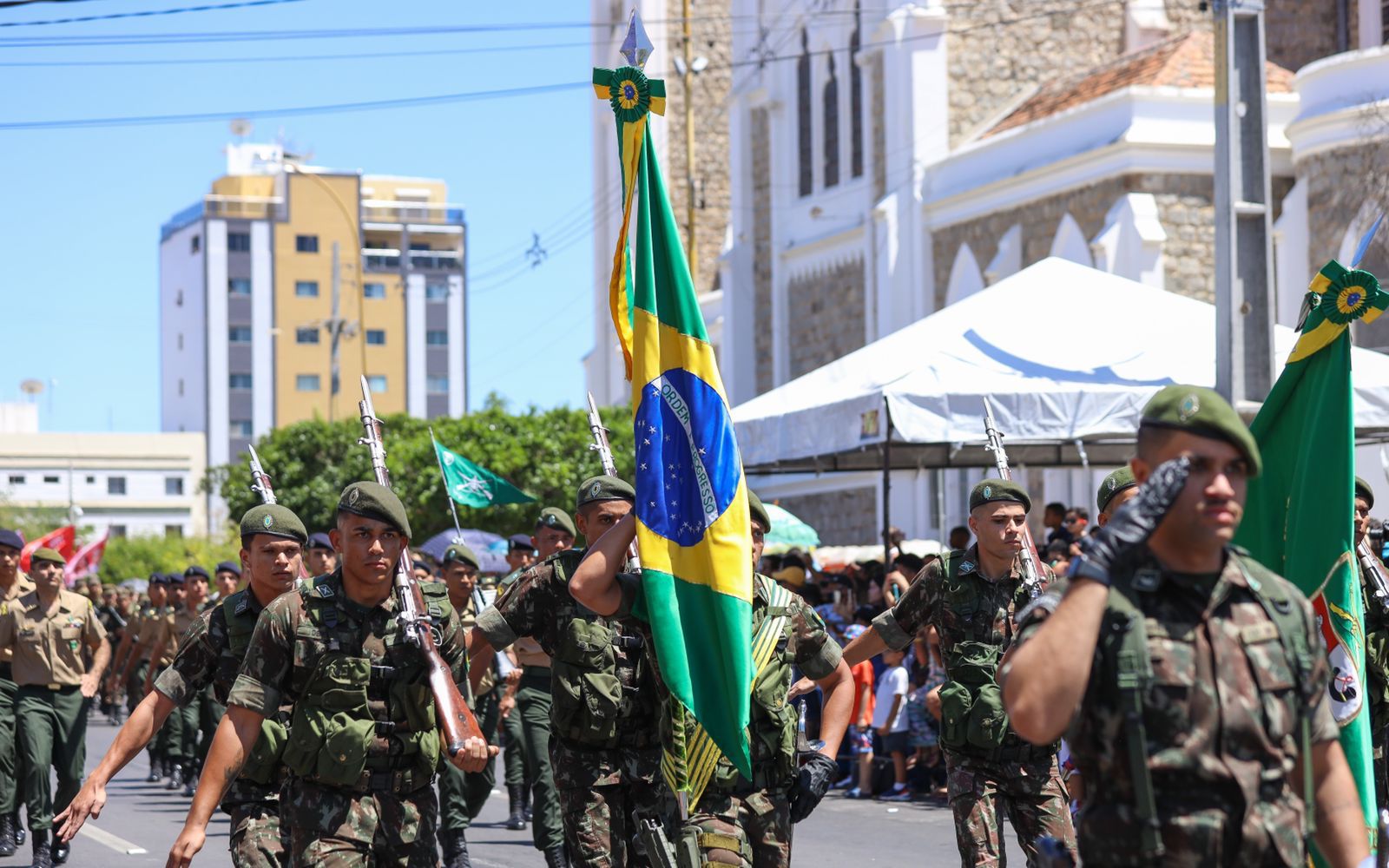 Petrolina celebra o 7 de setembro com Desfile Cívico-Militar e Hasteamento da Bandeira