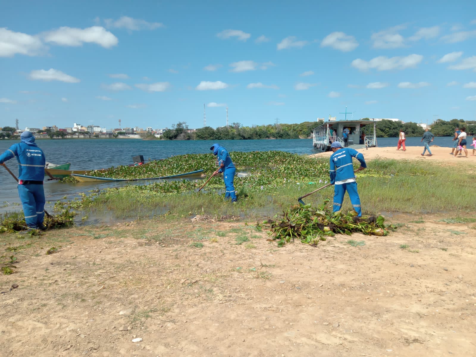 Prefeitura de Petrolina intensifica limpeza nas margens do Rio São Francisco nesta semana 