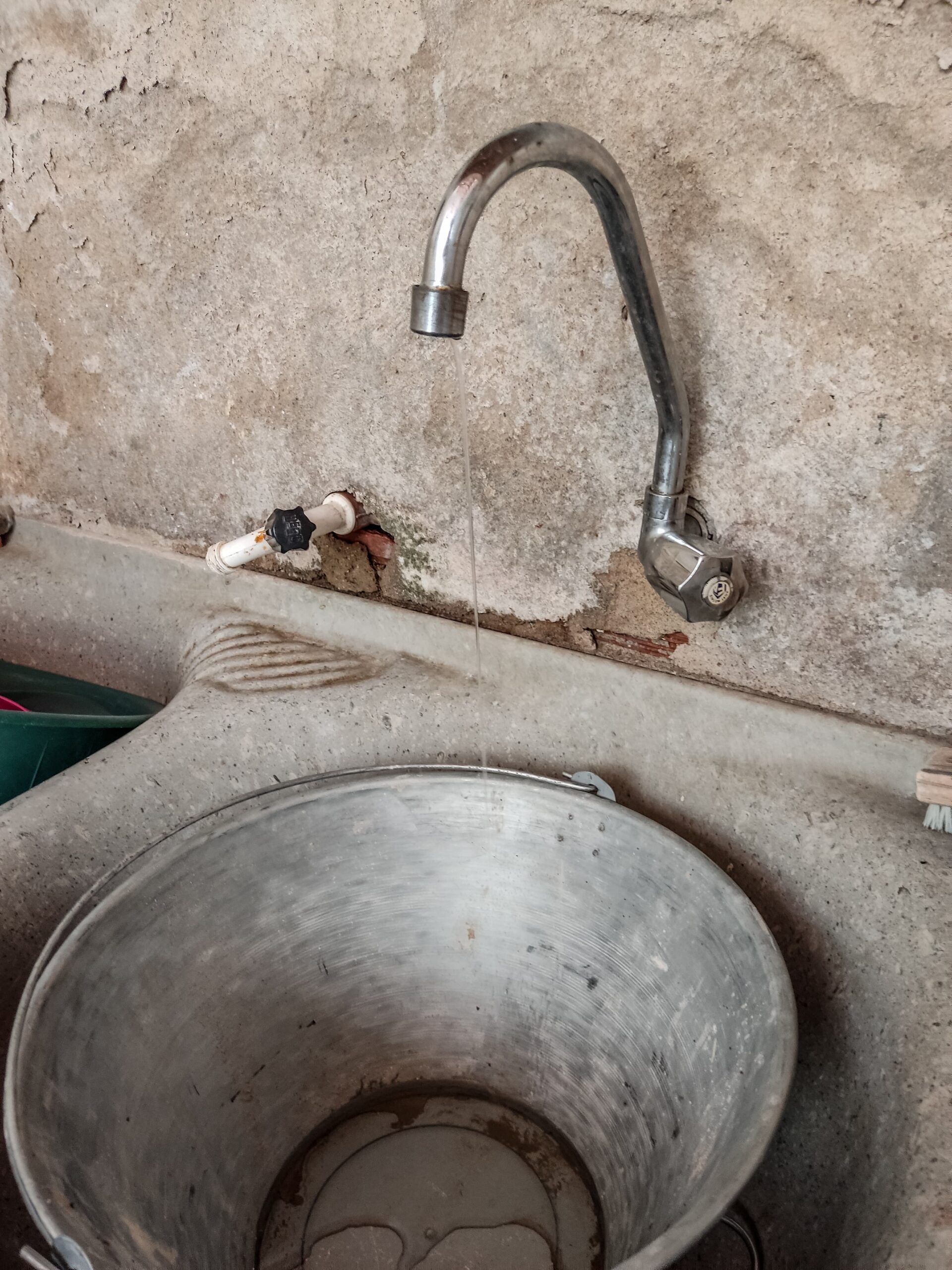 Armup multa Compesa e cobra solução para falta de água em Petrolina 