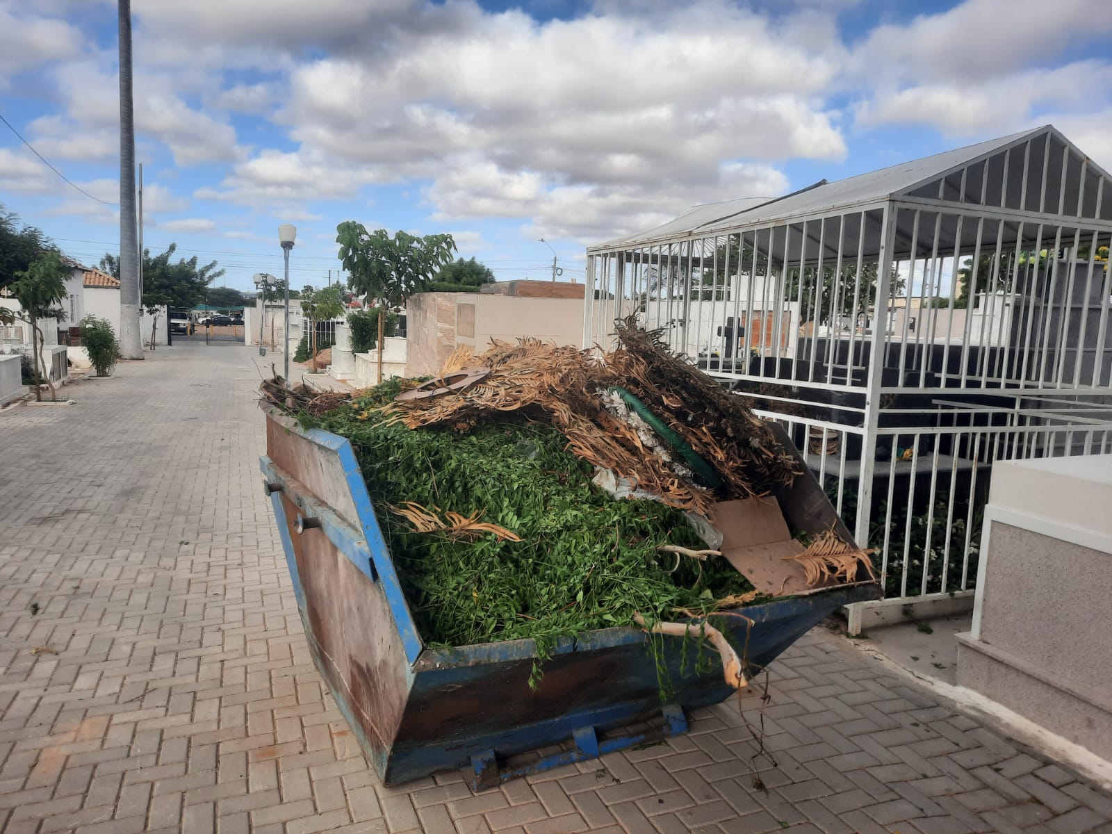 Prefeitura de Petrolina inicia preparação dos cemitérios públicos para o Dia de Finados  