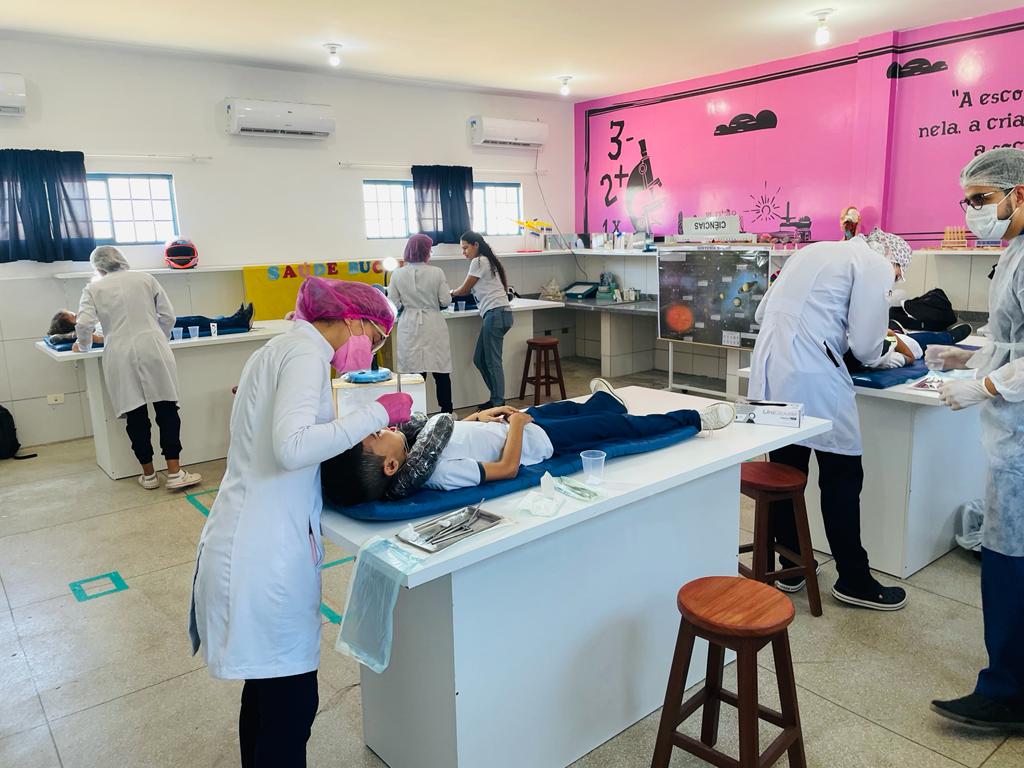 Equipe de Saúde Bucal oferta atendimento odontológico para crianças em escolas do município  