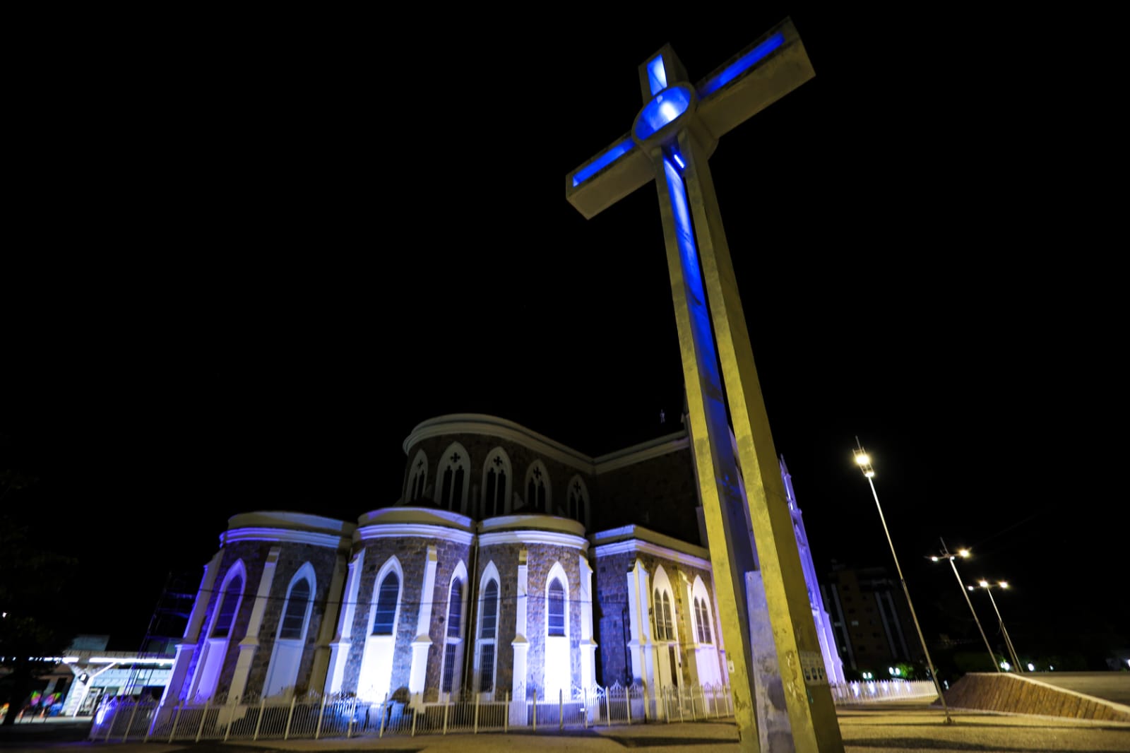 Prefeitura adere à campanha Novembro Azul e monumentos da cidade ganham iluminação especial 