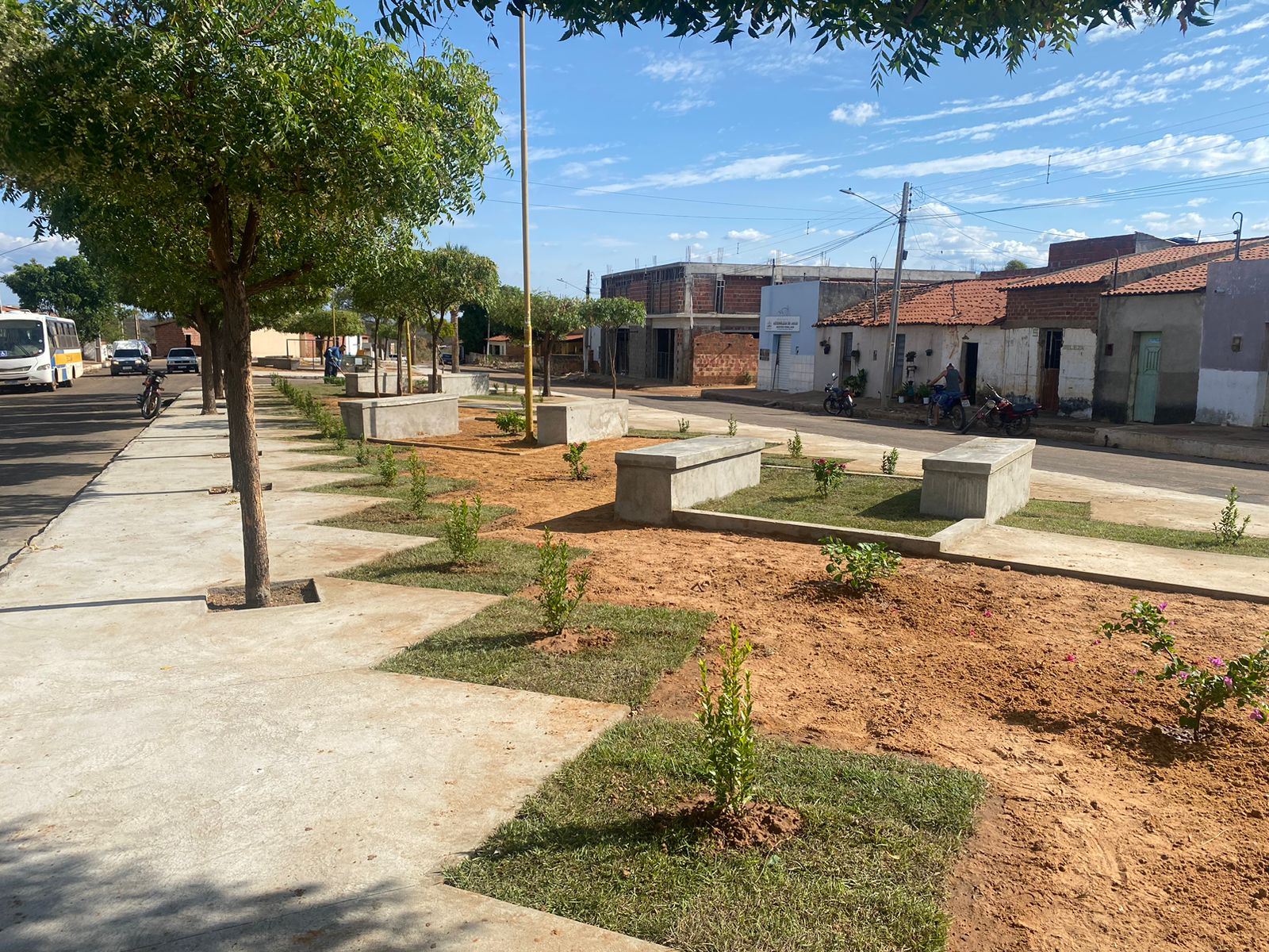 Fortalecendo os espaços de convivência nas comunidades, prefeitura transforma praça de Uruás na zona rural de Petrolina  