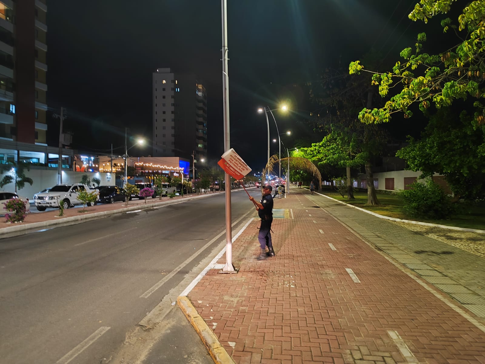 Placas de publicidade são retiradas da Orla de Petrolina 