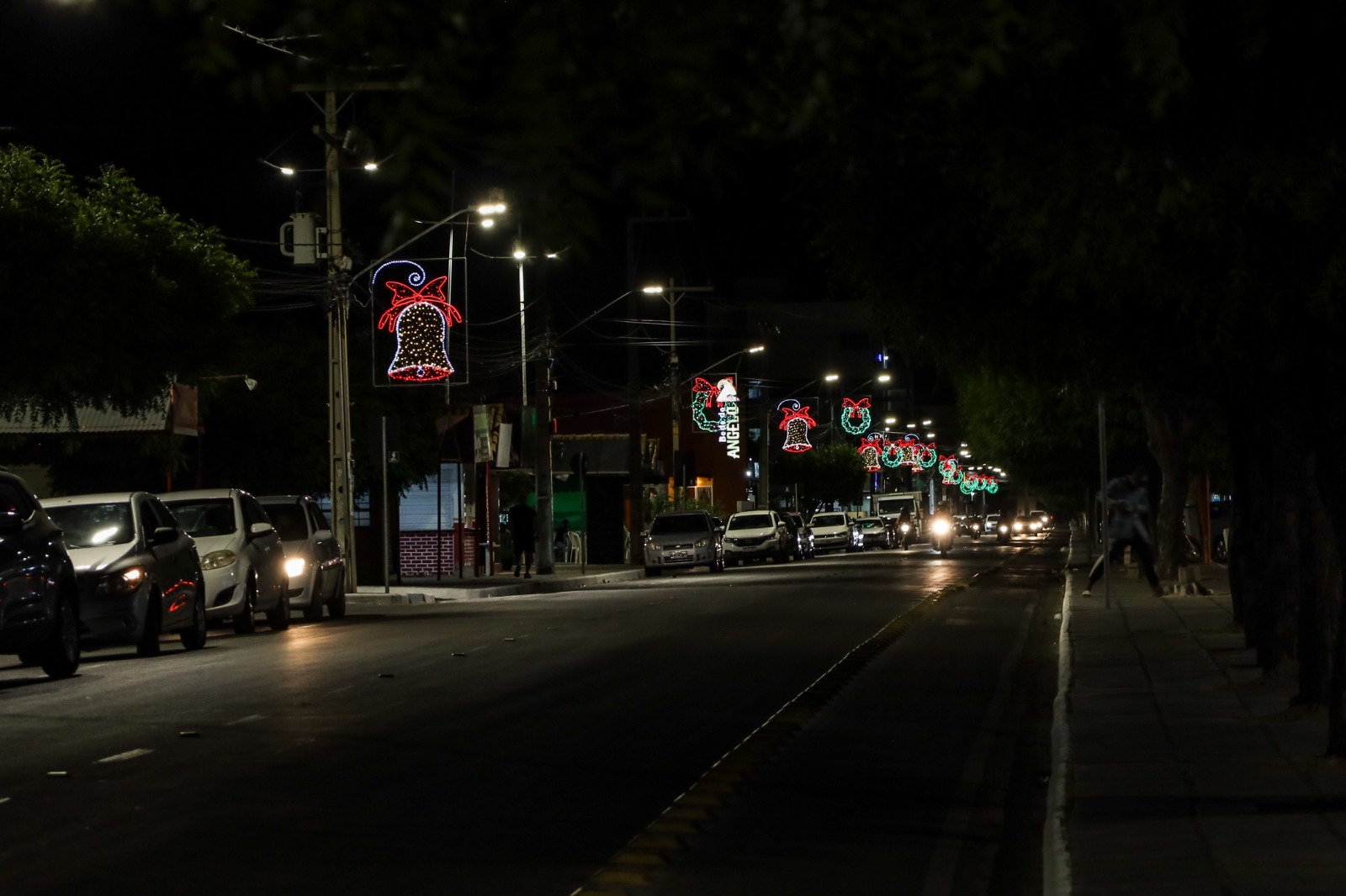 Natal Luz: Decoração temática foi levada para bairros e avenidas de Petrolina 