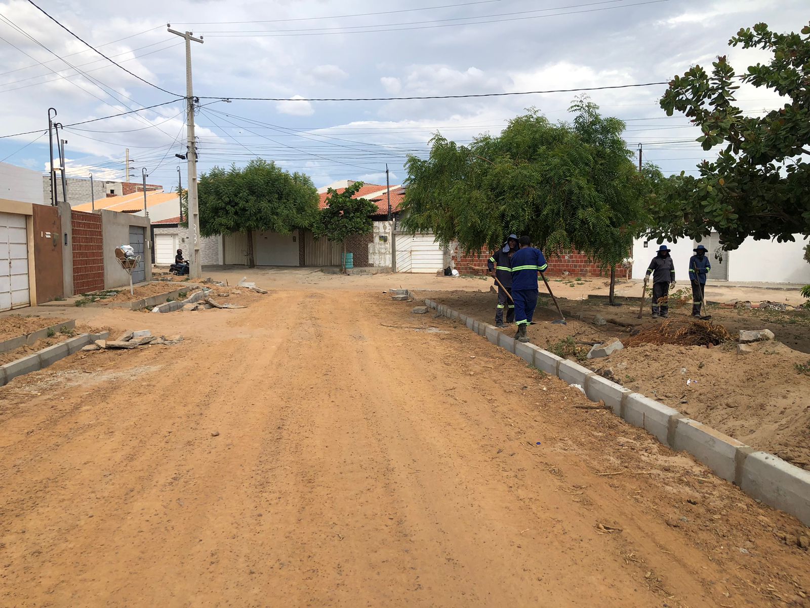 Prefeitura de Petrolina leva melhorias ao bairro Jardim Guararapes através de novas pavimentações 