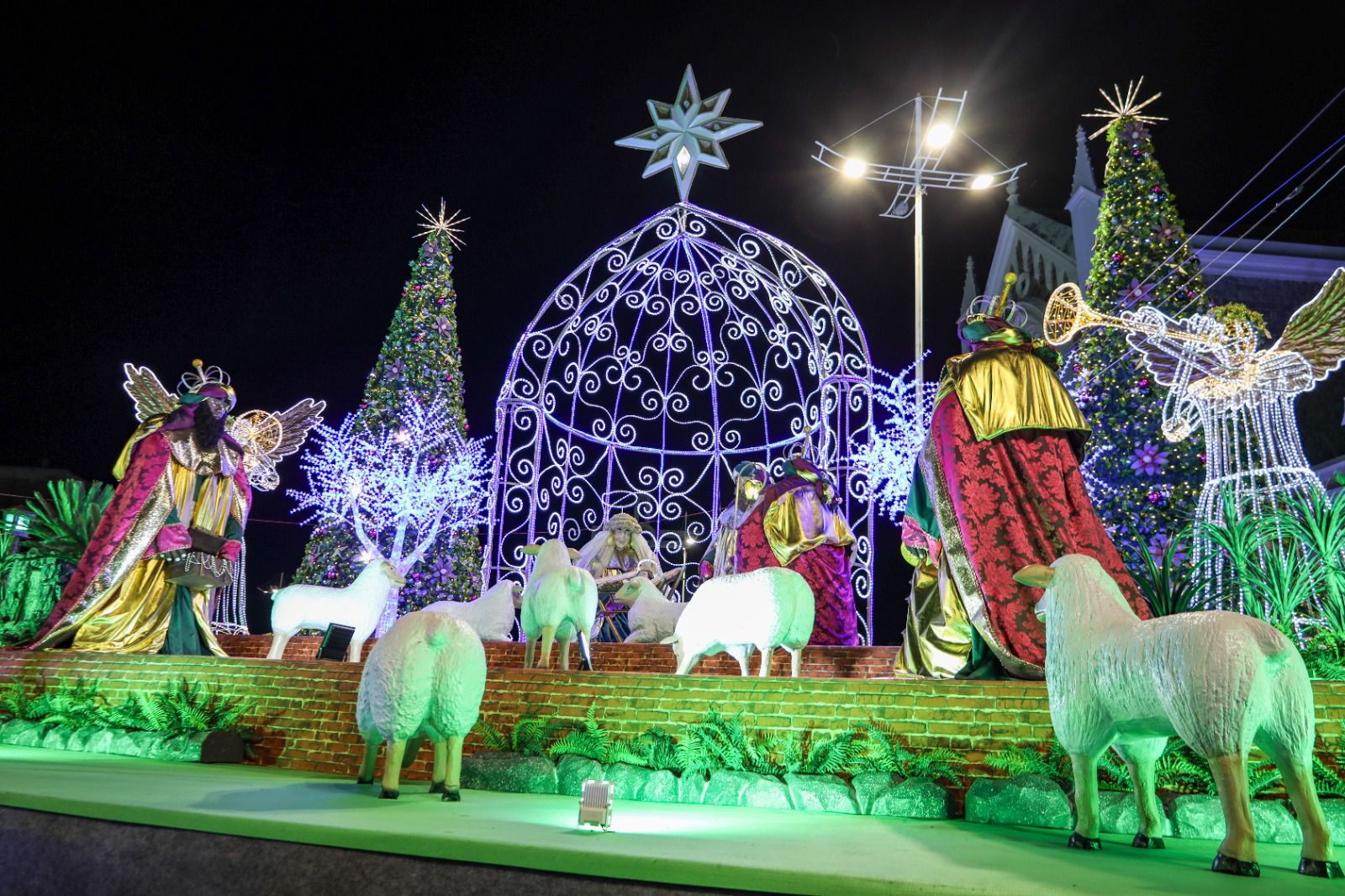 Prefeitura anuncia Natal Luz com decoração alusiva à “neve no Sertão”