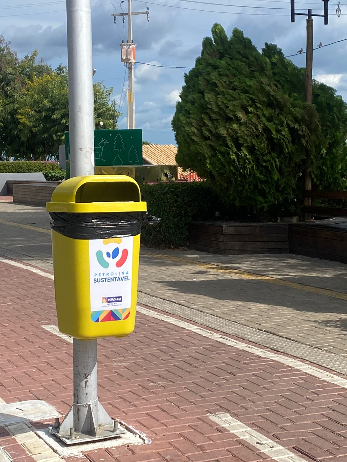 Prefeitura amplia número de lixeiras em espaços públicos de Petrolina 