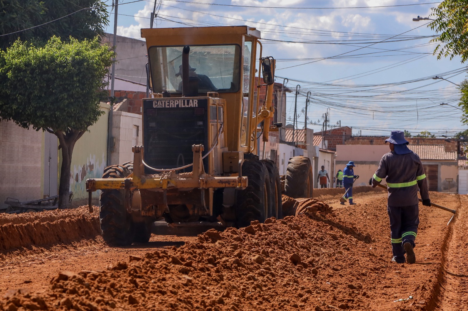 Obras de pavimentação levam mais infraestrutura para cinco bairros de Petrolina