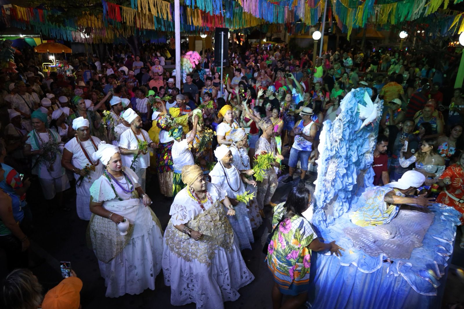 Com representatividade de matrizes africanas, Cortejo Afro desfilou na festa do momo em Petrolina