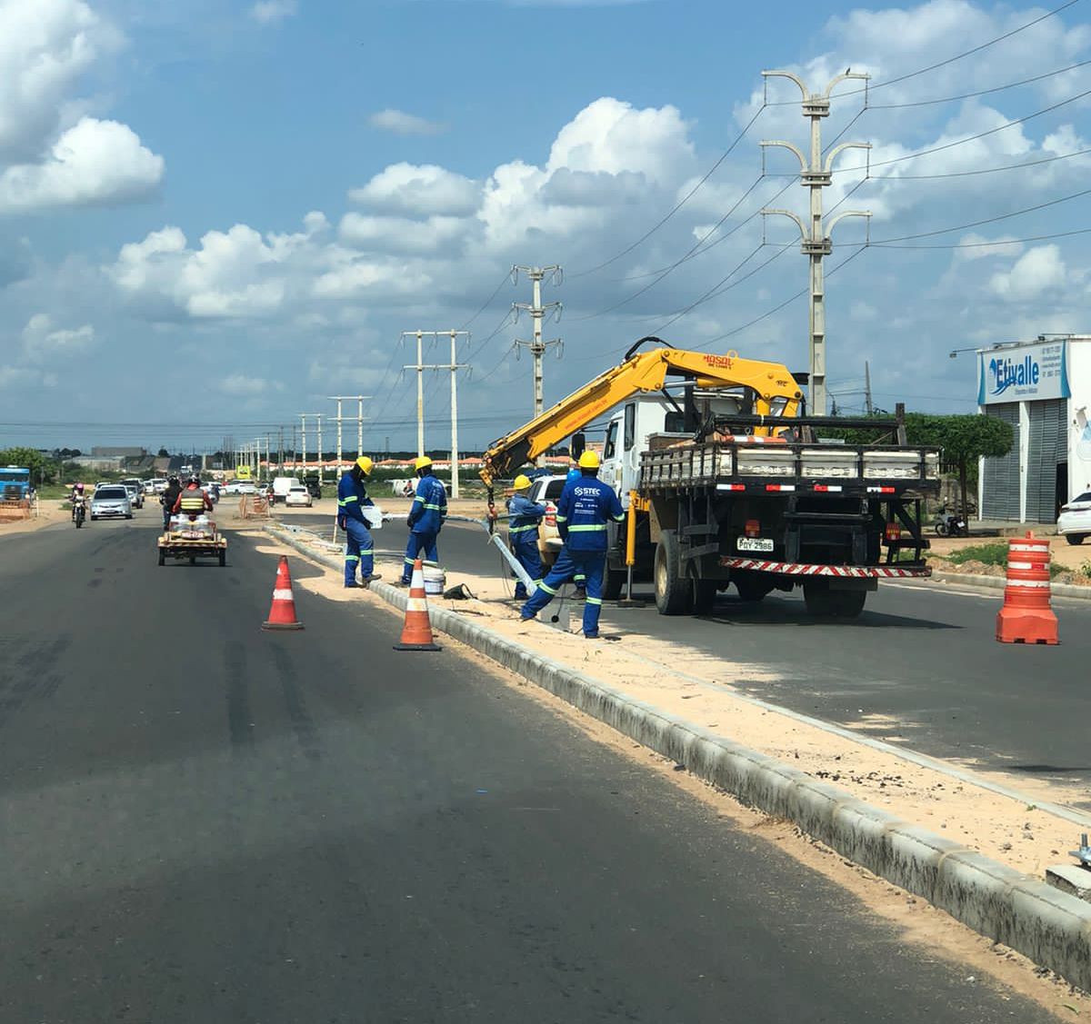Projeto de iluminação da avenida Transnordestina entra em nova fase em Petrolina