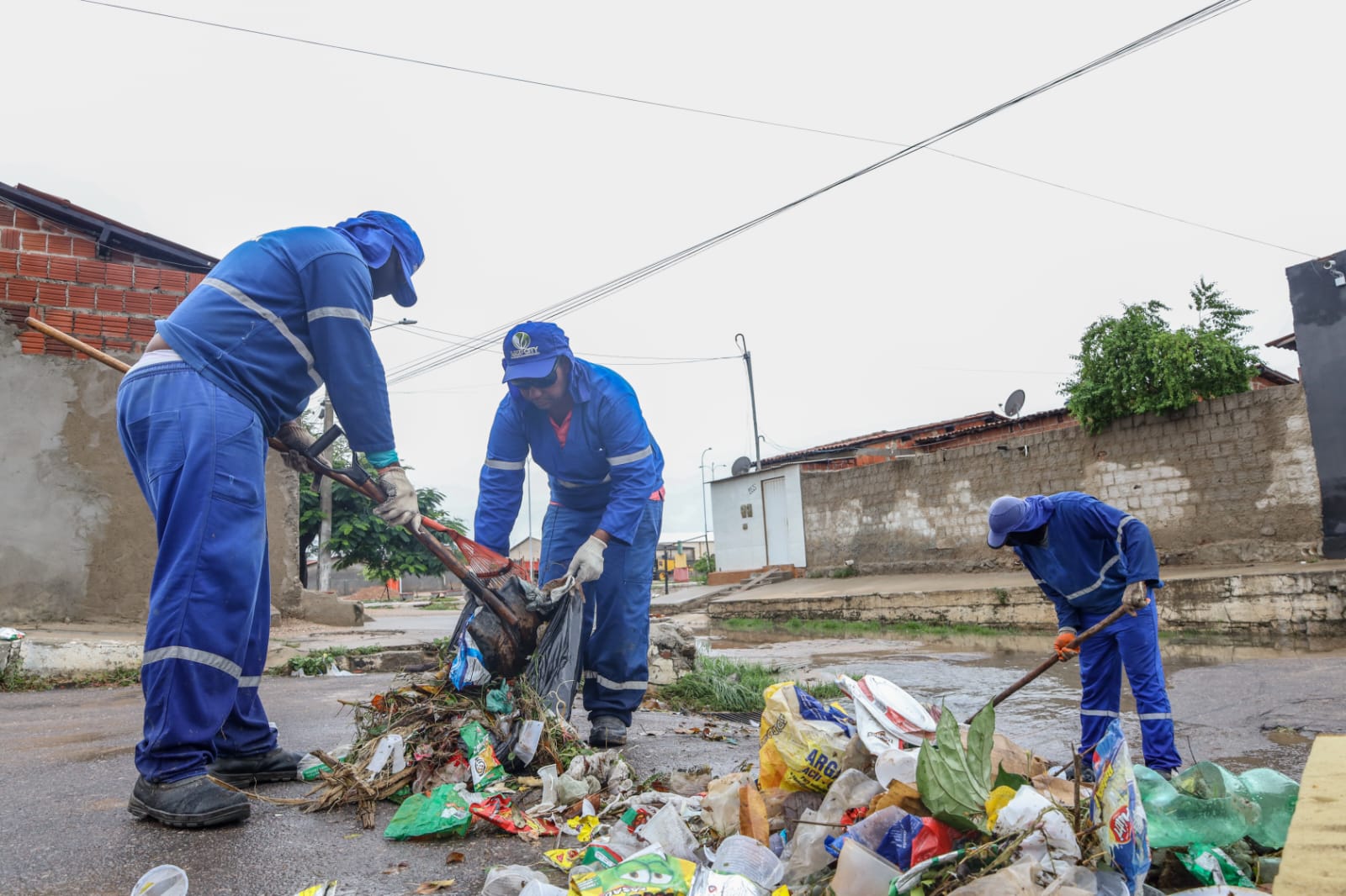 Prefeitura de Petrolina intensifica serviços de drenagem para reduzir efeitos da chuva