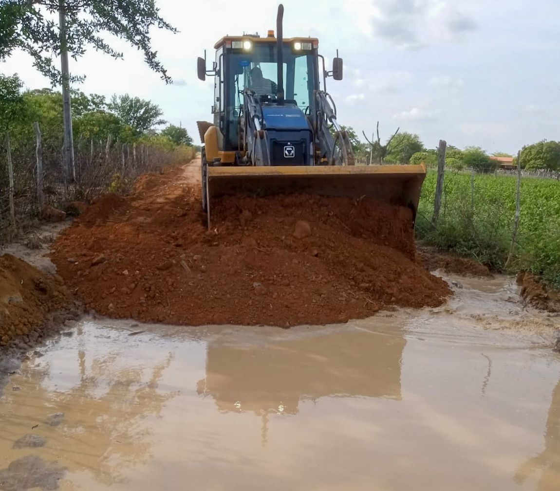 Patrolamento: Prefeitura continua com operação emergencial em estradas vicinais de Petrolina durante as chuvas