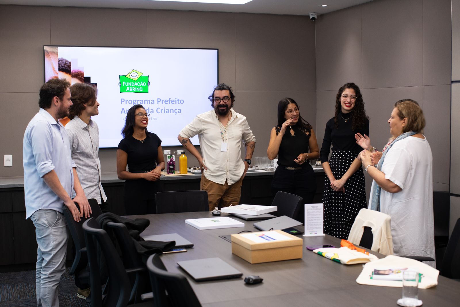 Em São Paulo, equipe de Petrolina visita sede da Abrinq para discutir direitos da criança e do adolescente