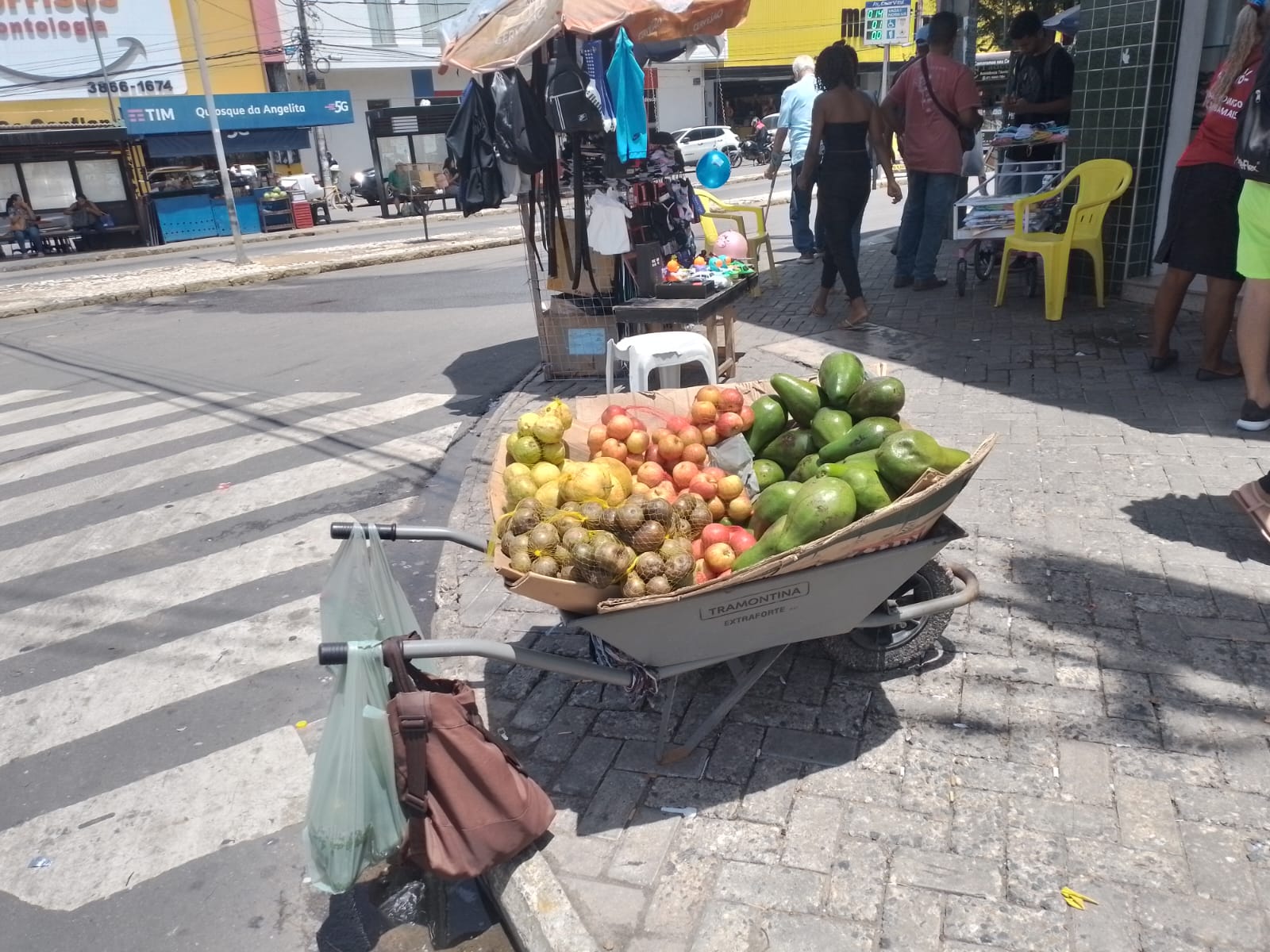 Prefeitura de Petrolina orienta sobre a comercialização de frutas e verduras no Centro