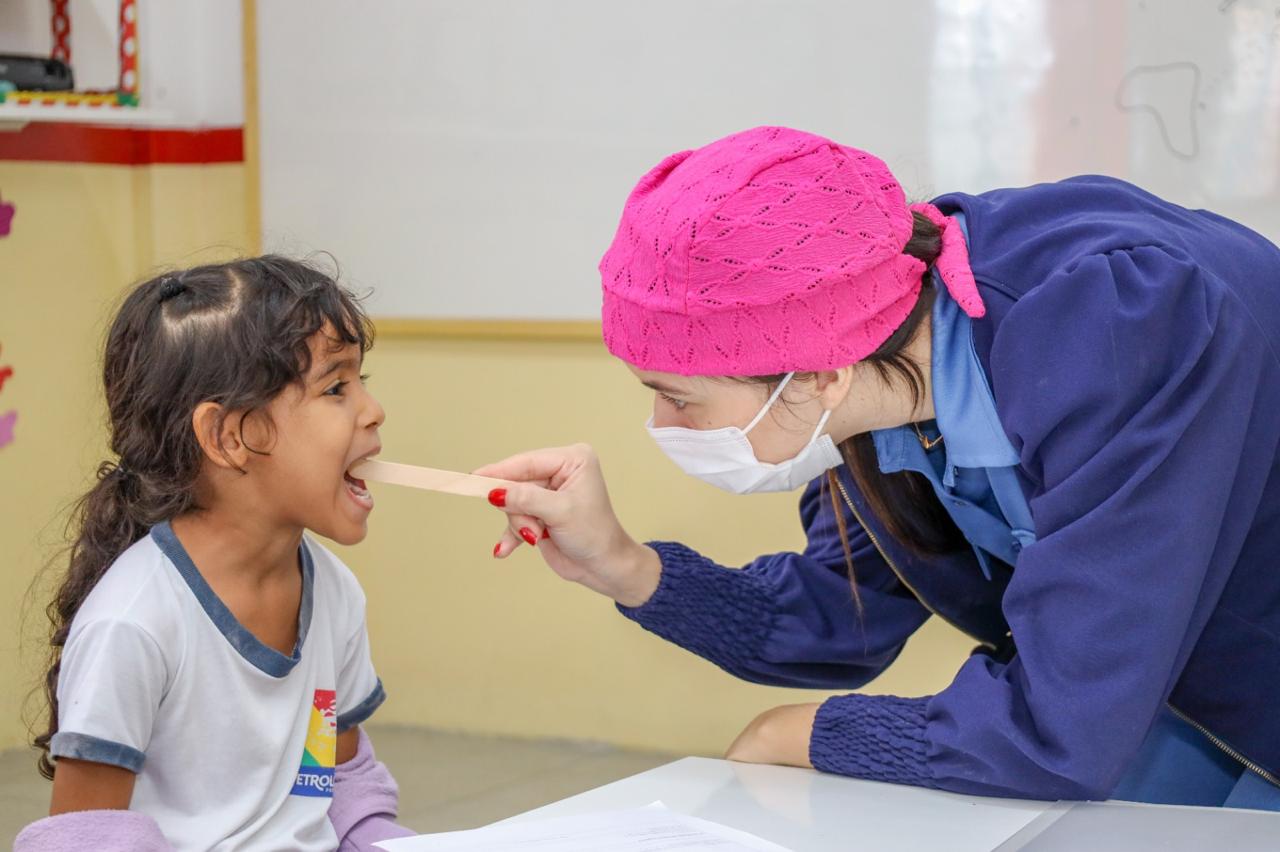 Estudantes da rede de ensino recebem ações do ‘Programa Saúde nas Escolas’ em Petrolina