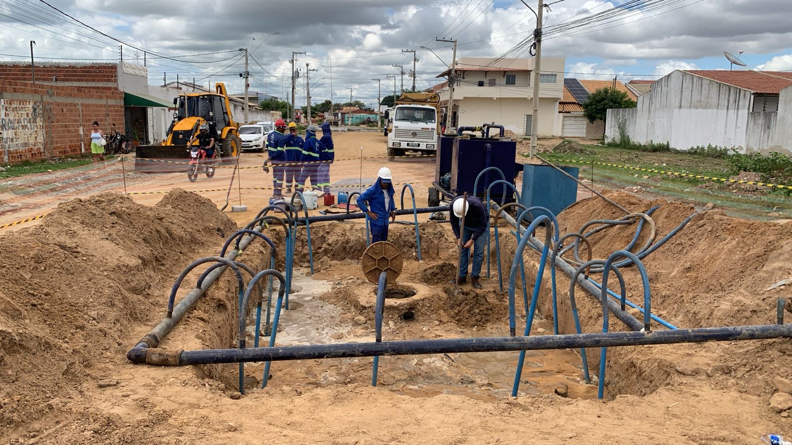 Prefeitura inicia intervenções na rede de saneamento do bairro Dom Avelar em Petrolina