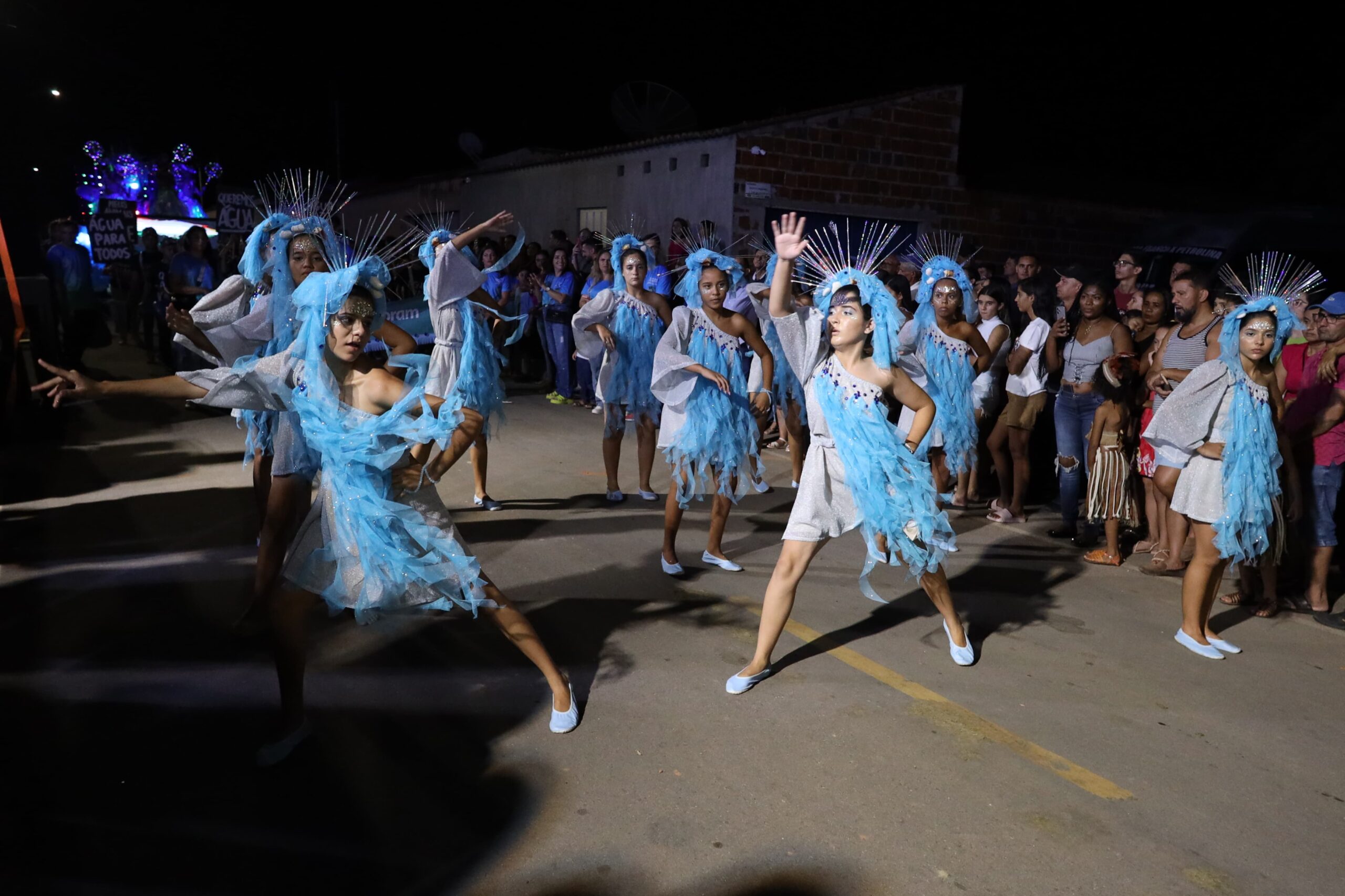 Beleza e história marcaram o desfile alegórico dos 93 anos de Rajada 