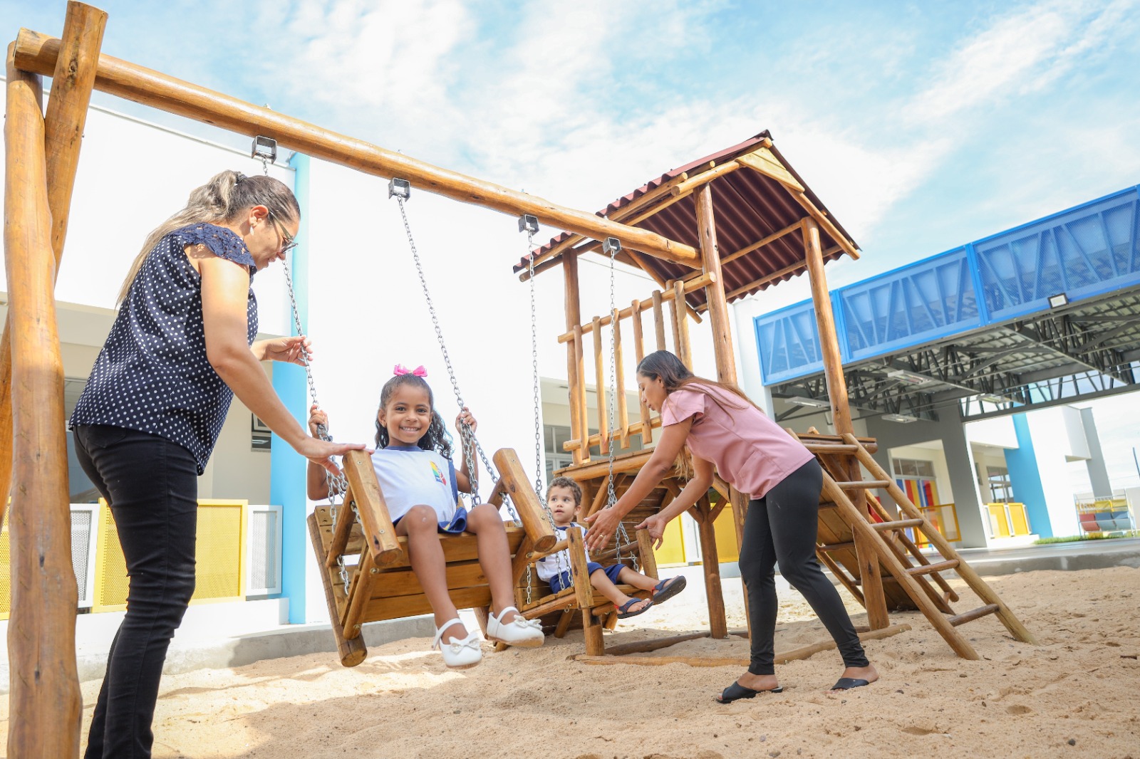 “Dá pra sentir que tem o amor e aconchego de casa”, diz mãe de estudante sobre a nova Escola de Educação Infantil no Nova Petrolina
