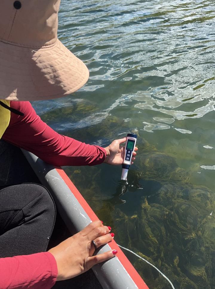 Agência Municipal do Meio Ambiente coleta amostras de água do Rio São Francisco para monitoramento
