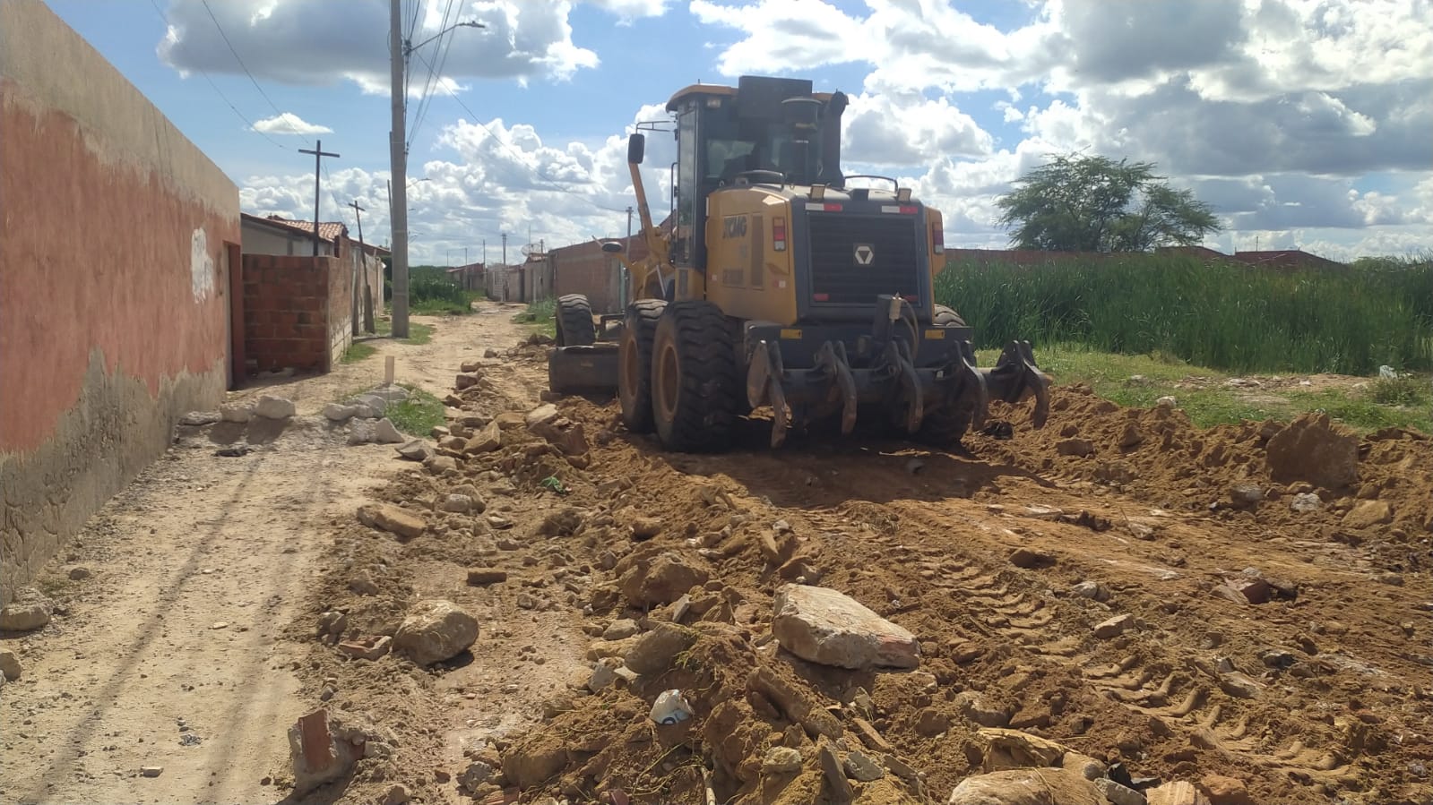 Prefeitura intensifica recuperação de vias através de novos recursos em Petrolina