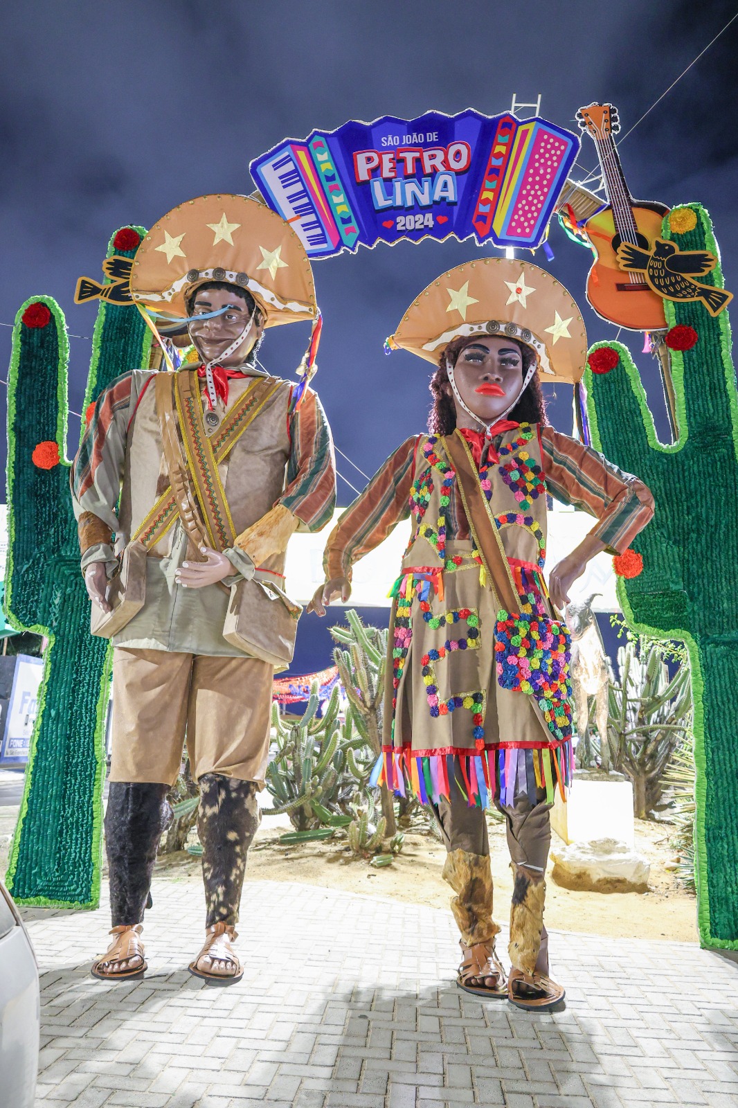 Petrolina recebe decoração para comemorações de São João