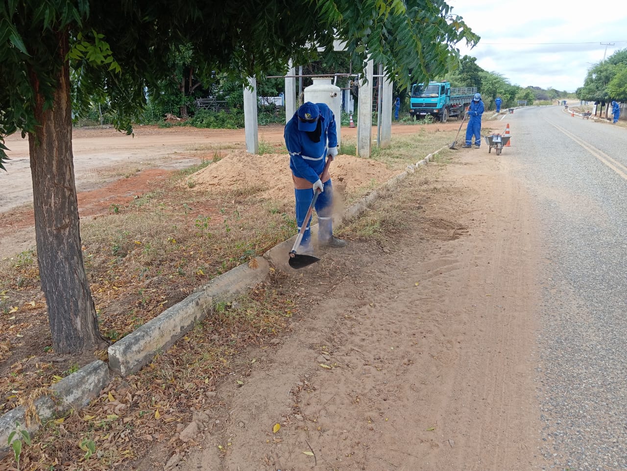 Mutirão de serviços públicos prepara a comunidade do Capim para festejos do final de semana