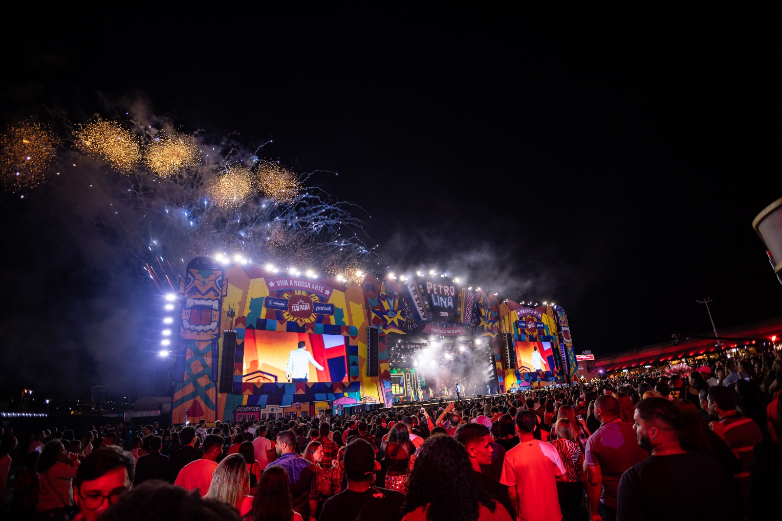 Romantismo, forró e participações especiais marcaram a quinta noite de festa no São João de Petrolina