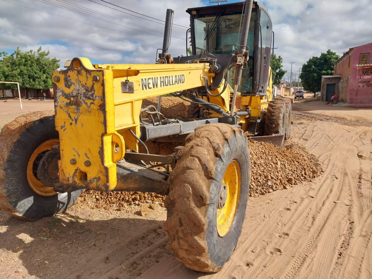 Prefeitura anuncia investimento para terraplanagem de mais de 60km da estrada de Caititu e Cristália