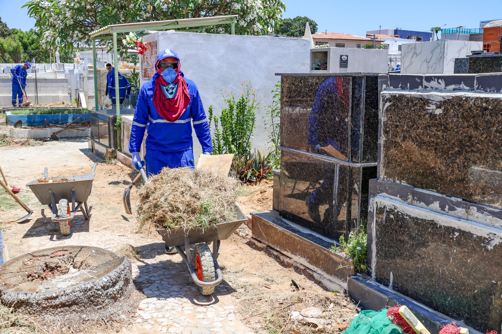 Prefeitura inicia preparação dos cemitérios públicos para o Dia de Finados em Petrolina