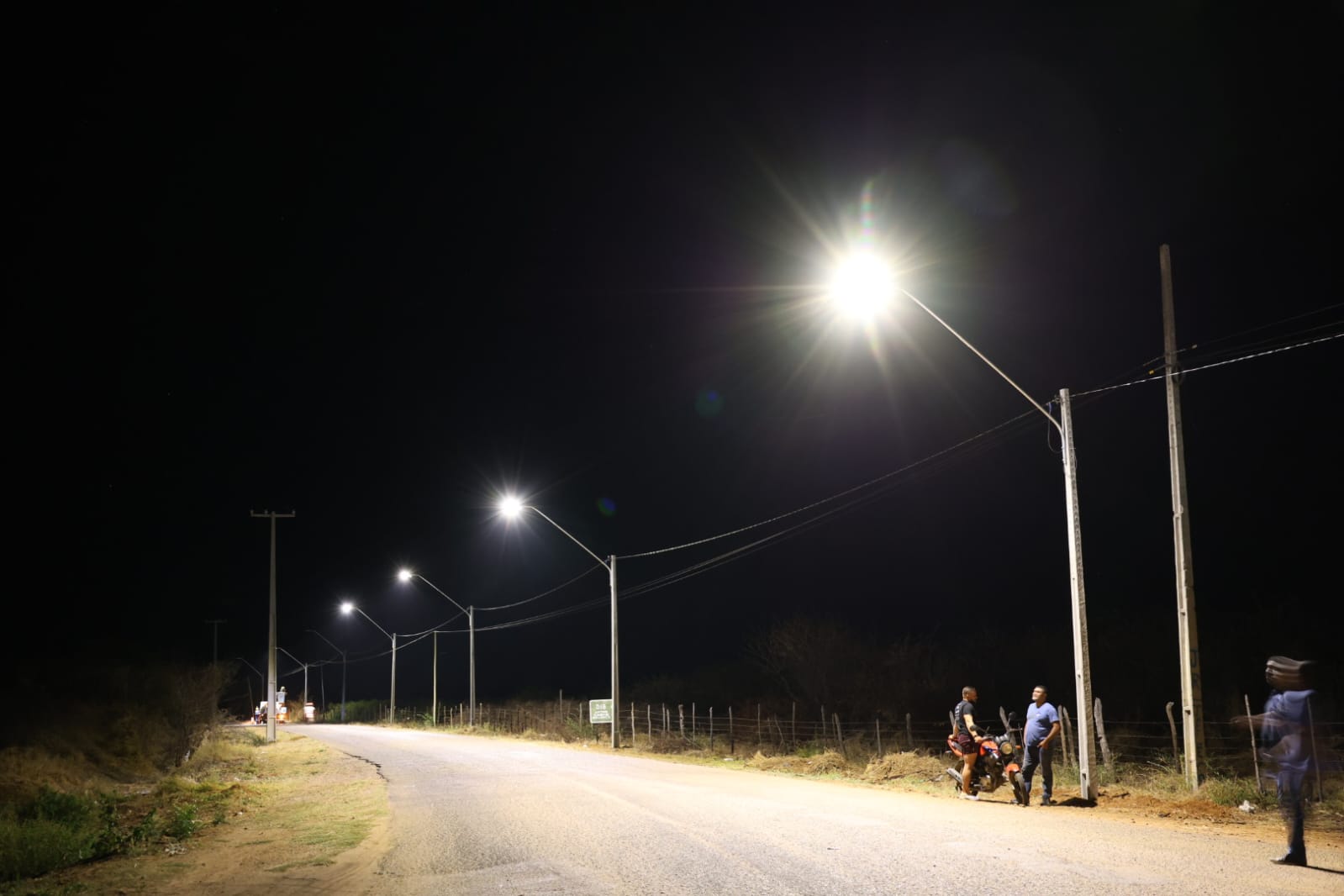 Vias de acesso às áreas irrigada e ribeirinha recebem novas lâmpadas de LED em Petrolina