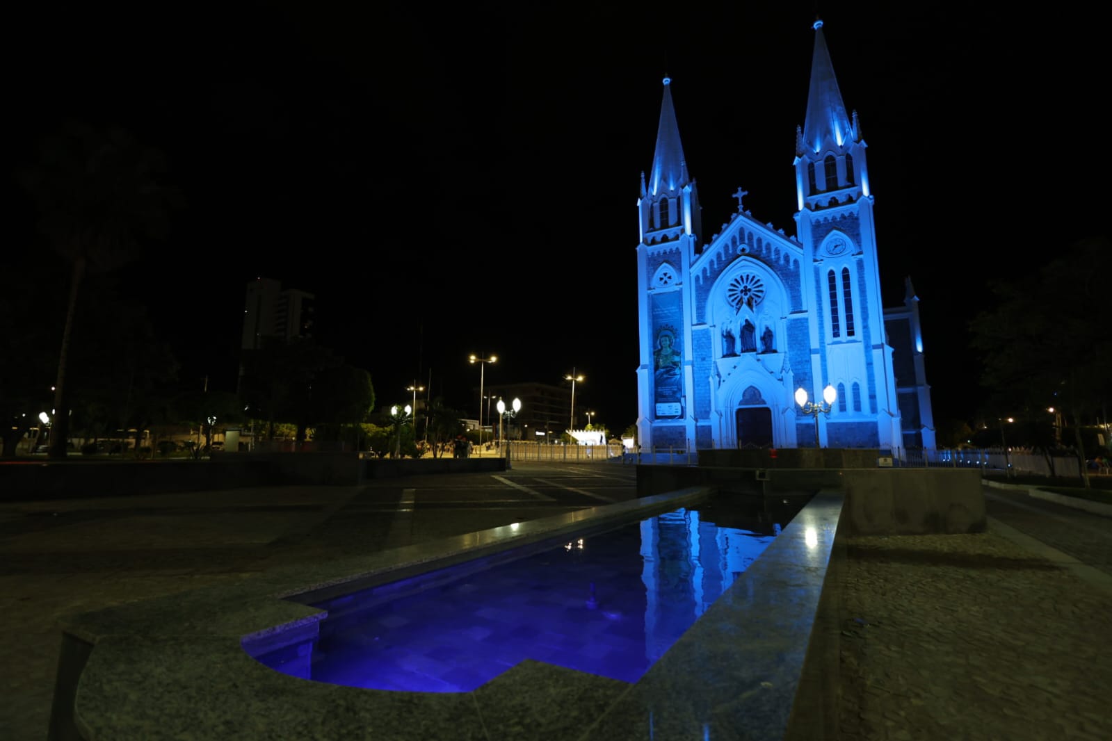 Monumentos de Petrolina ganham iluminação especial durante o Novembro Azul