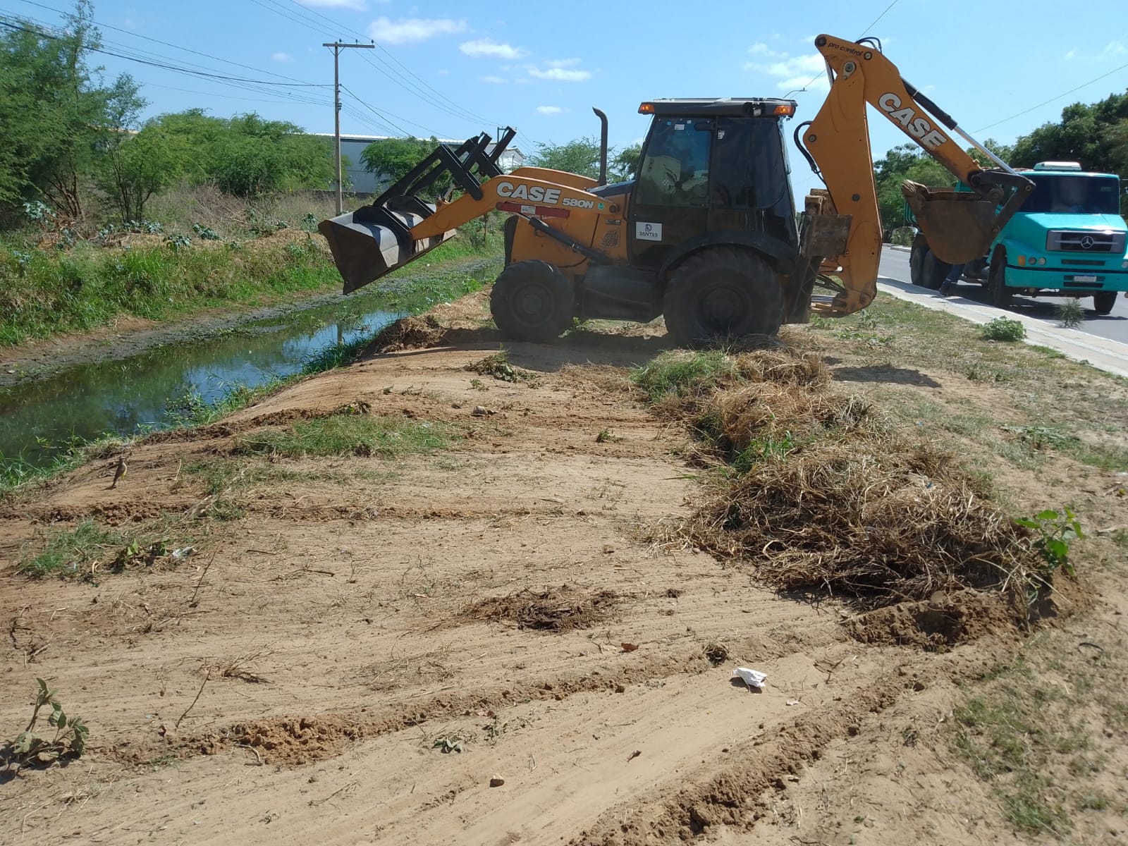 Operação Drenagem atende a área irrigada e bairros de Petrolina nesta semana