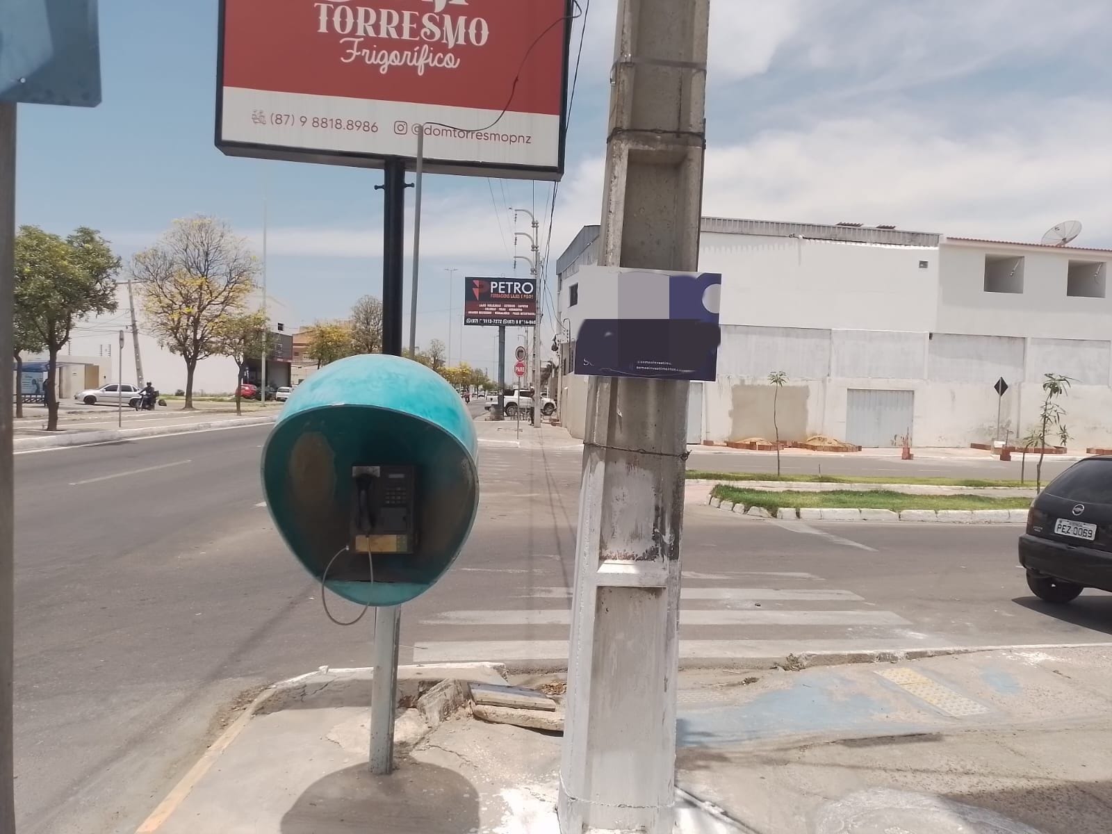 Placas irregulares de publicidade seguem sendo retiradas em Petrolina