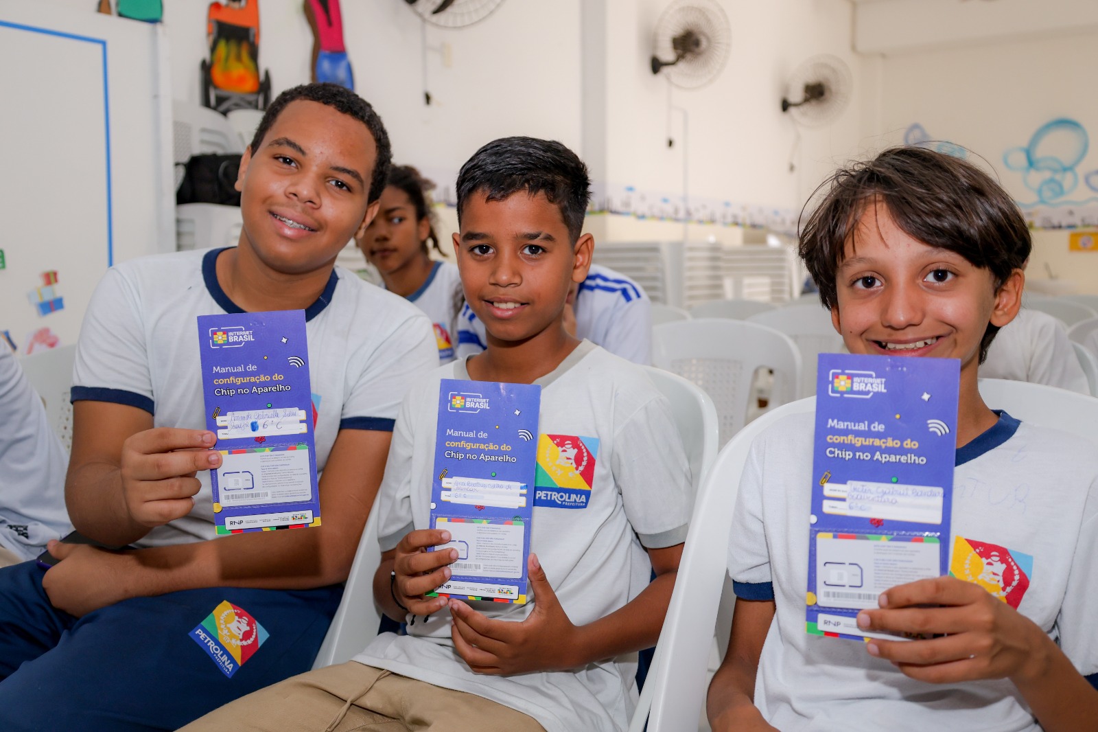 Petrolina avança na inclusão digital com a entrega de 4 mil chips de Internet