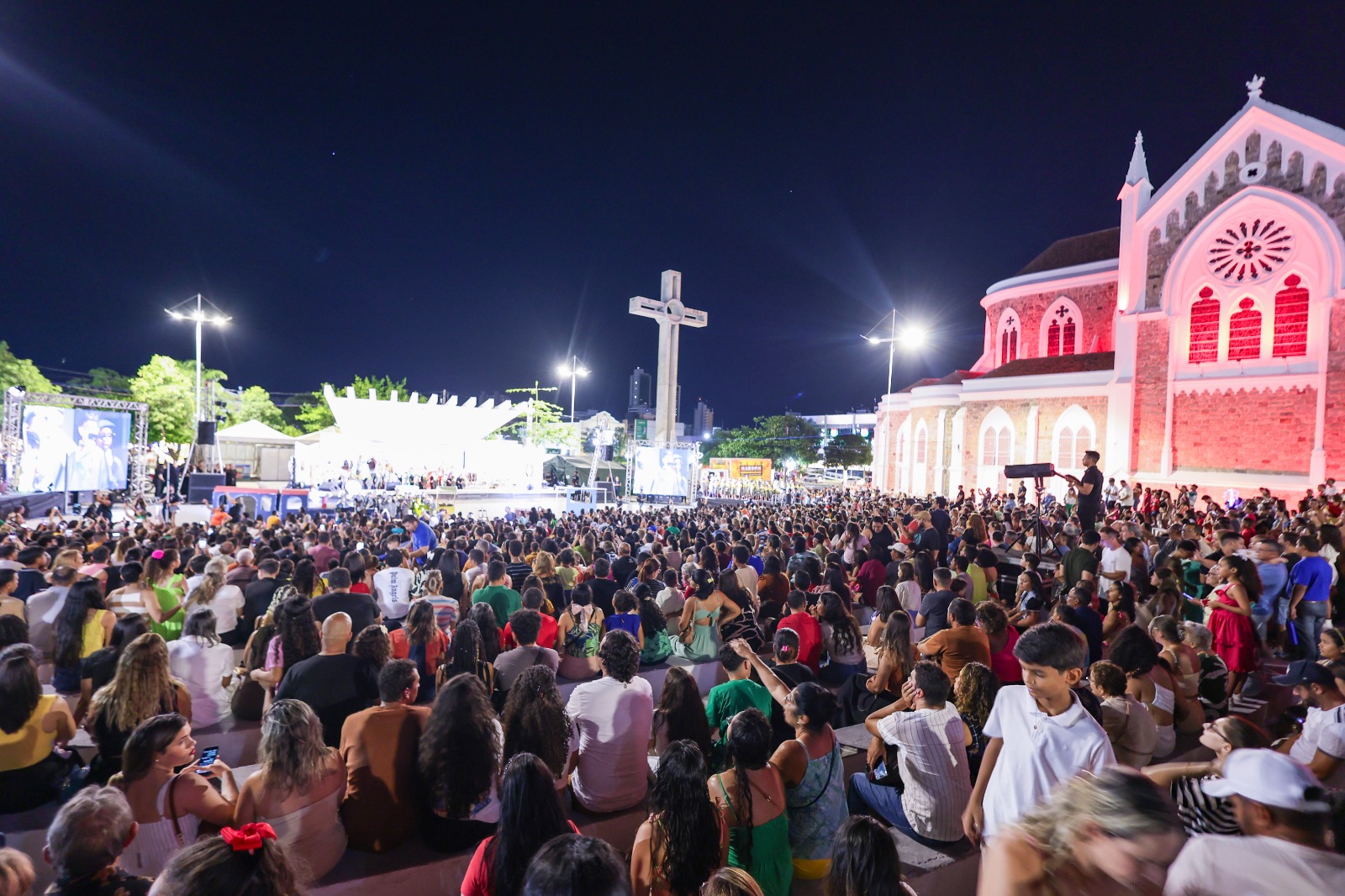 Concha Acústica recebe última apresentação musical do Natal Luz em Petrolina 