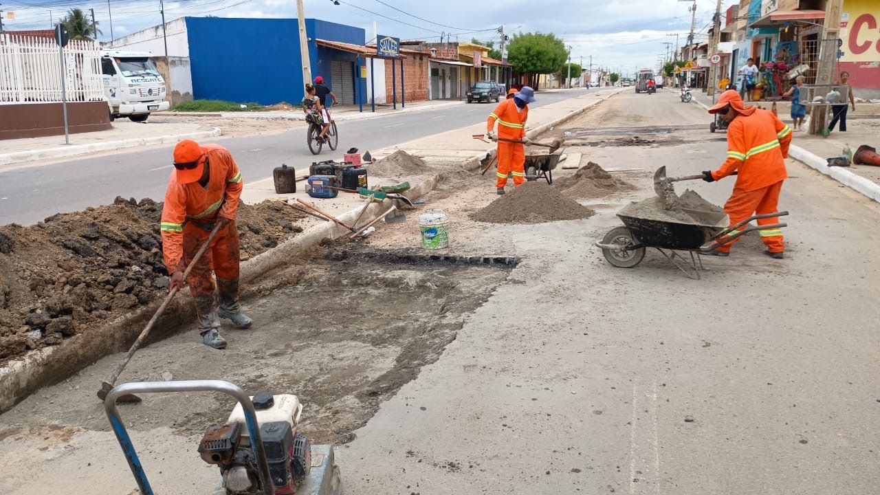 Prefeitura de Petrolina recupera pavimentação de 11 localidades no mês de novembro