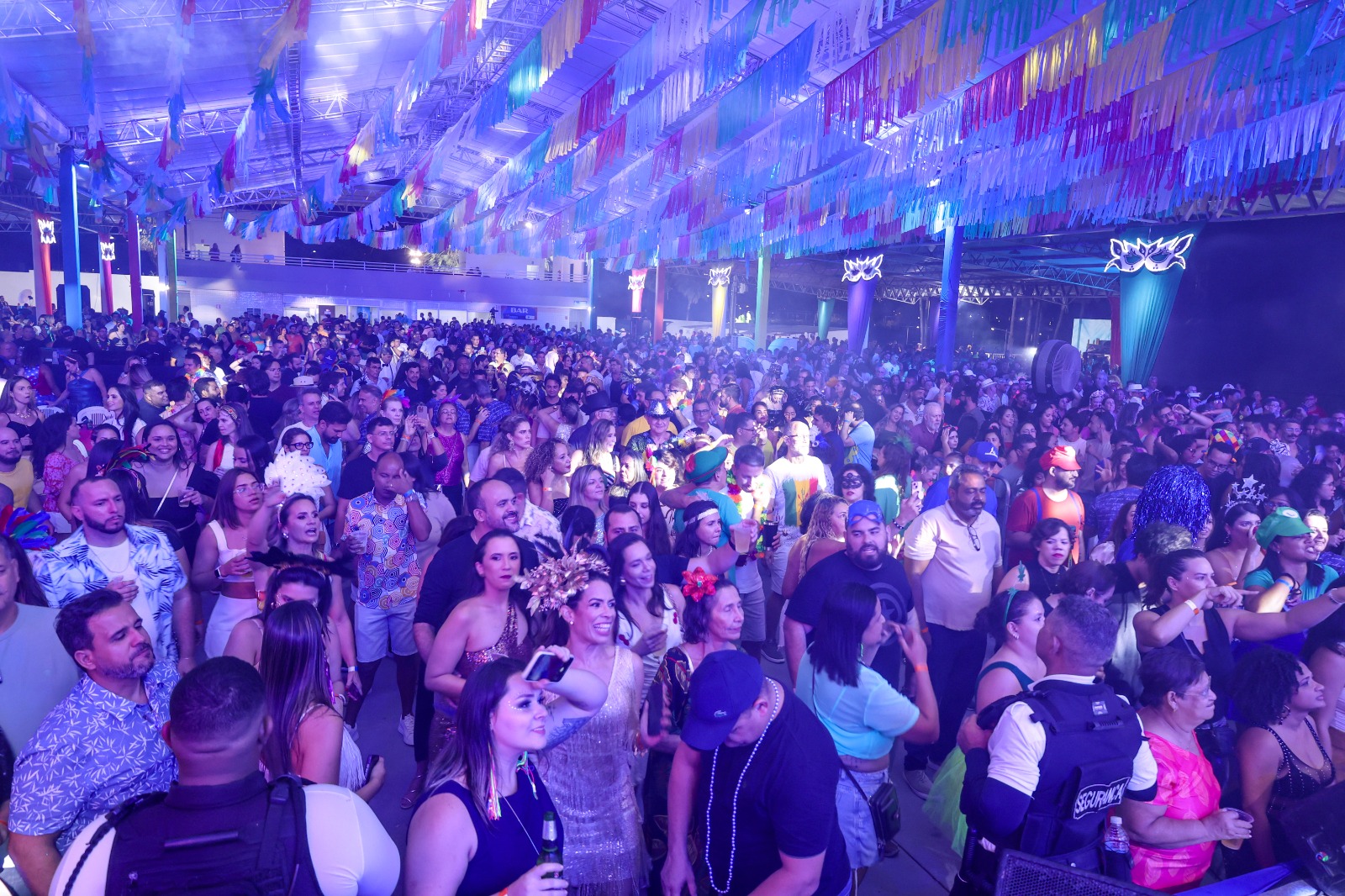 Baile Municipal de Petrolina celebra 25 anos com homenagens a Geraldo Azevedo e agito de frevo e axé