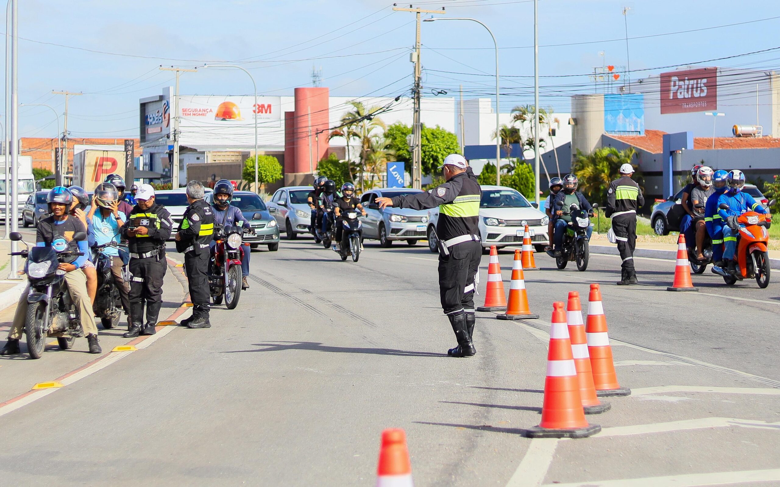 Seguindo recomendação do Ministério Público, AMMPLA fiscaliza motocicletas de transporte por aplicativo em Petrolina