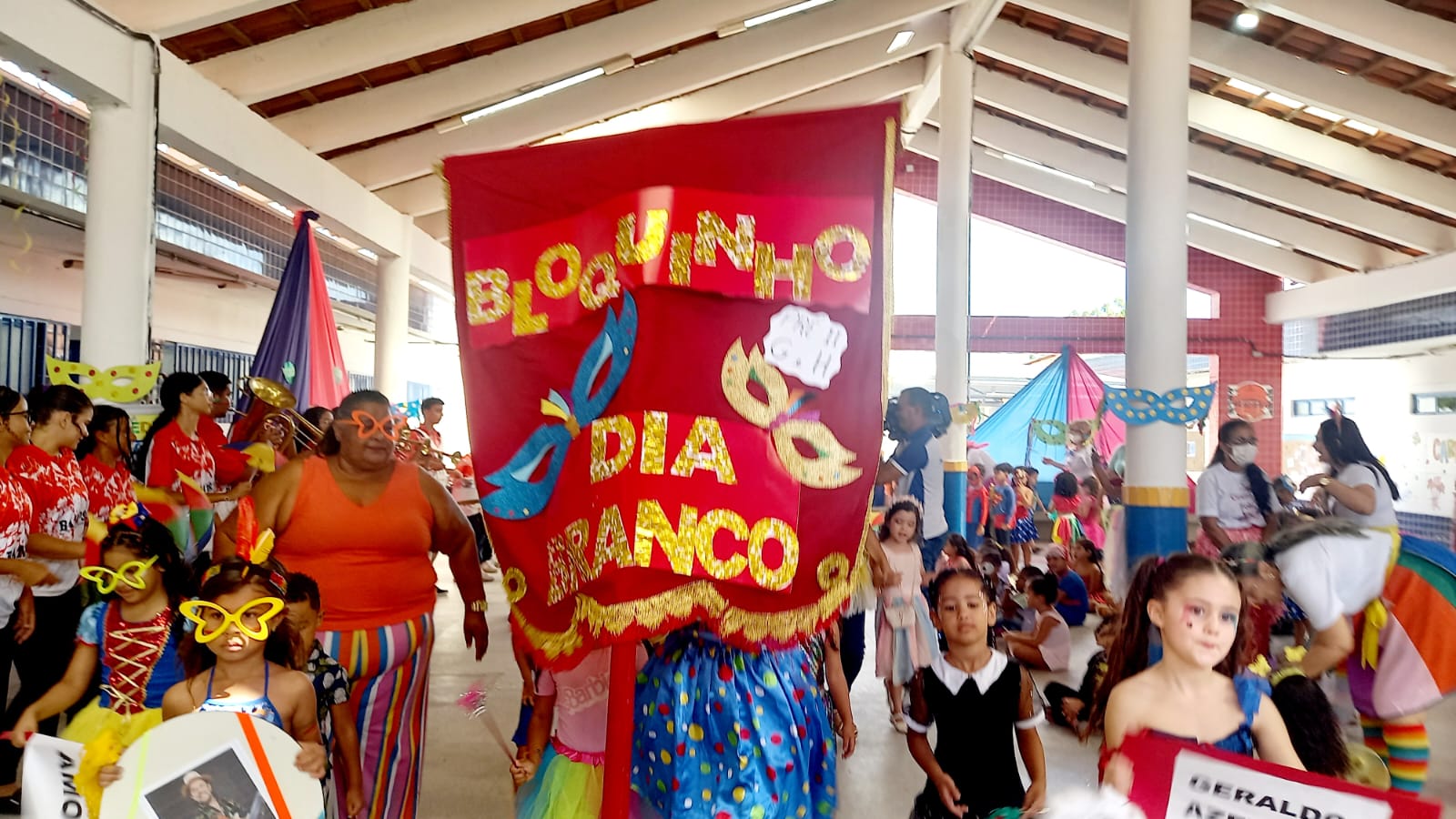 Escolas da rede municipal de Petrolina se encheram de cor e alegria durante comemoração do carnaval