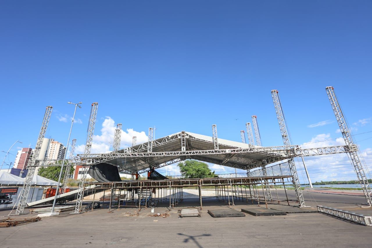 Montagem da estrutura do Carnaval de Petrolina foi iniciada nos polos da folia