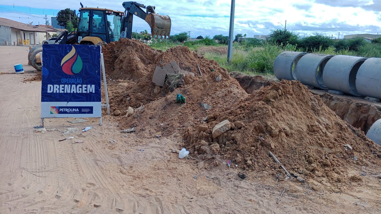 Prefeitura leva Operação Drenagem ao Loteamento Santo André em Petrolina