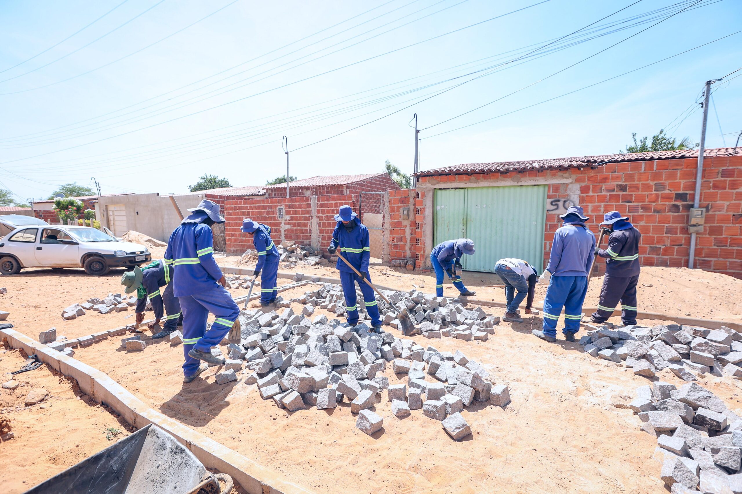 Secretaria de Infraestrutura e Mobilidade discute projeto de pavimentação do Porto da Ilha com moradores